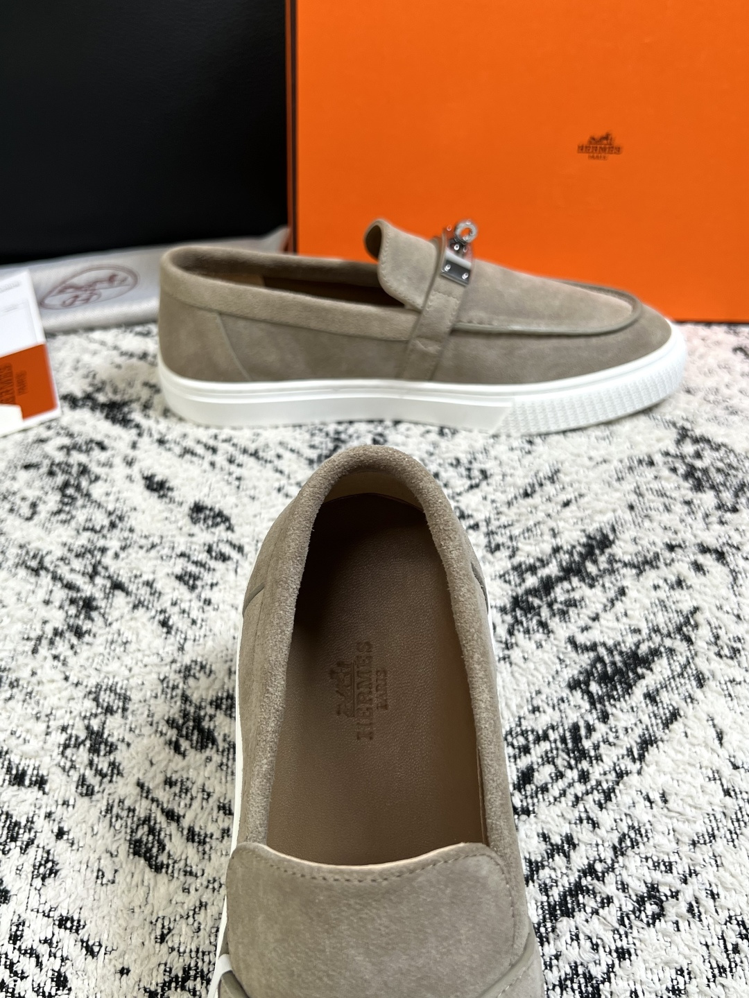 Hermes  高品质  顶级工艺品  爱马仕 专柜同步发售原厂配置，意大利进口原版牛皮面料，高品质拼接工艺，全进口水染