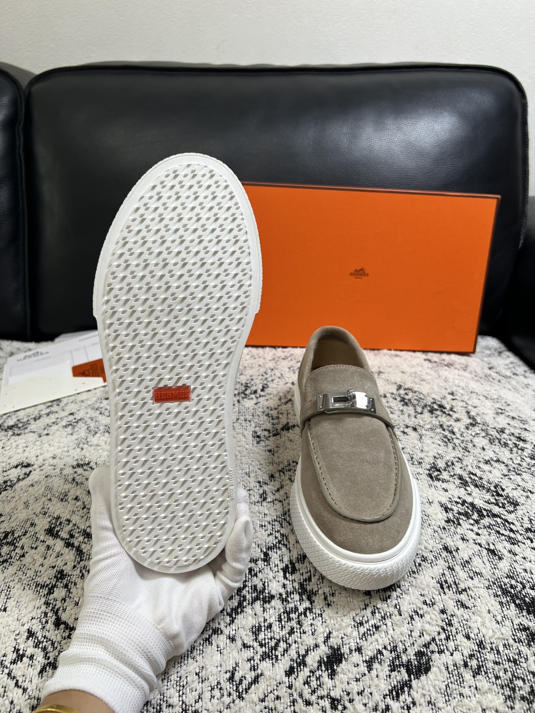 Hermes  高品质  顶级工艺品  爱马仕 专柜同步发售原厂配置，意大利进口原版牛皮面料，高品质拼接工艺，全进口水染
