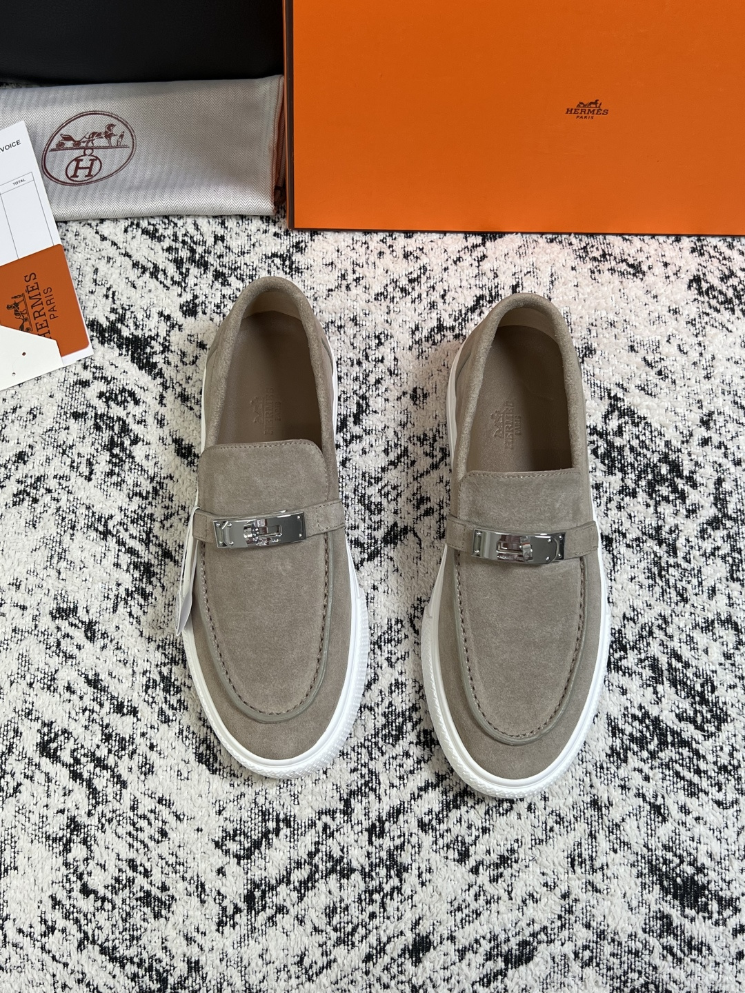 Hermes  高品质  顶级工艺品  爱马仕 专柜同步发售原厂配置，意大利进口原版牛皮面料，高品质拼接工艺，全进口水染