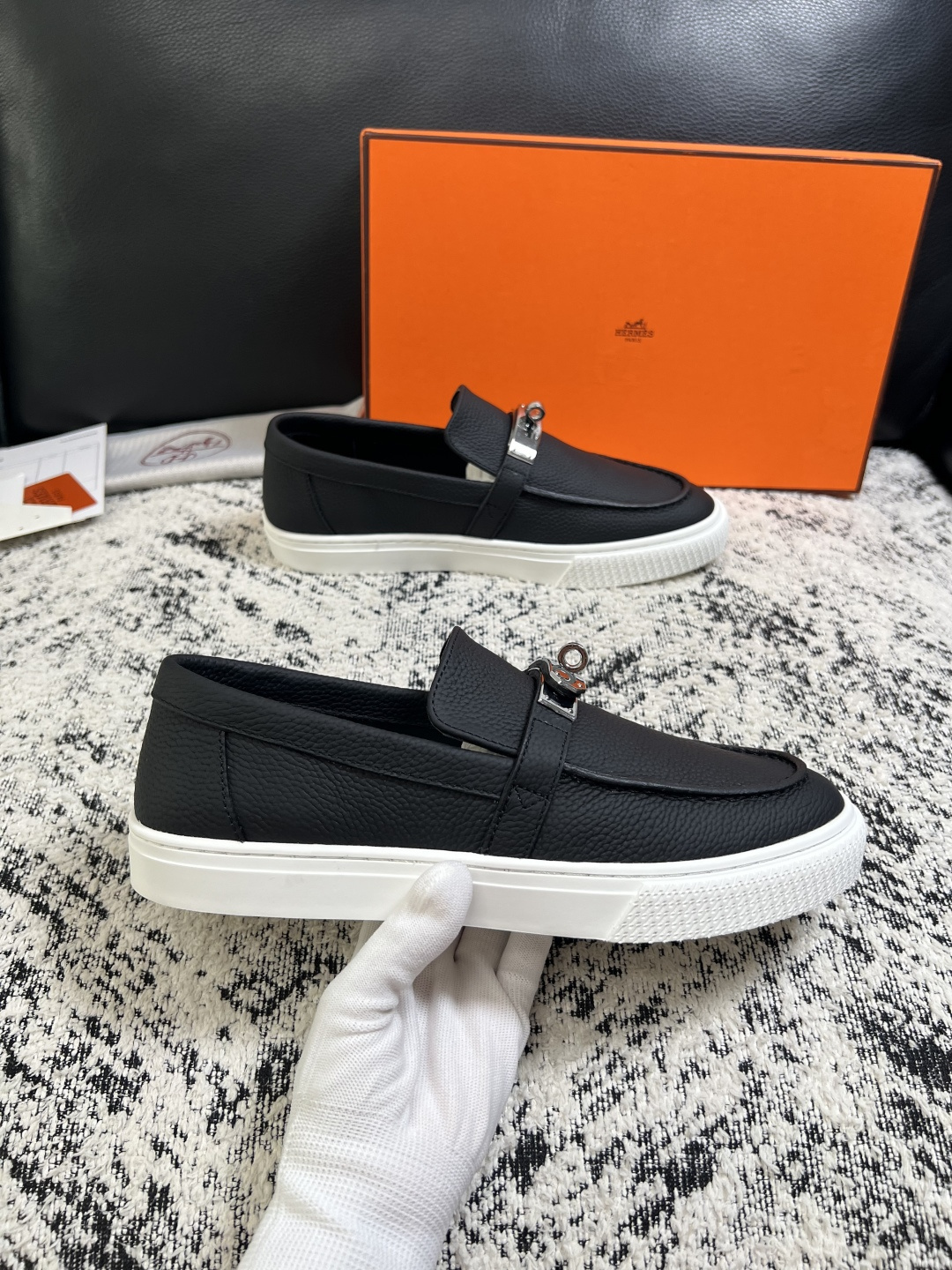 Hermes  高品质  顶级工艺品  爱马仕 专柜同步发售原厂配置，意大利进口原版牛皮面料，高品质拼接工艺，全进口水染