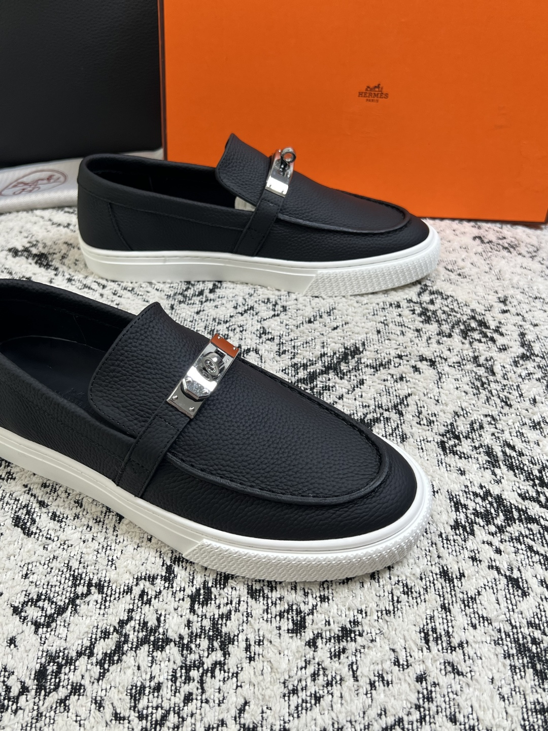 Hermes  高品质  顶级工艺品  爱马仕 专柜同步发售原厂配置，意大利进口原版牛皮面料，高品质拼接工艺，全进口水染