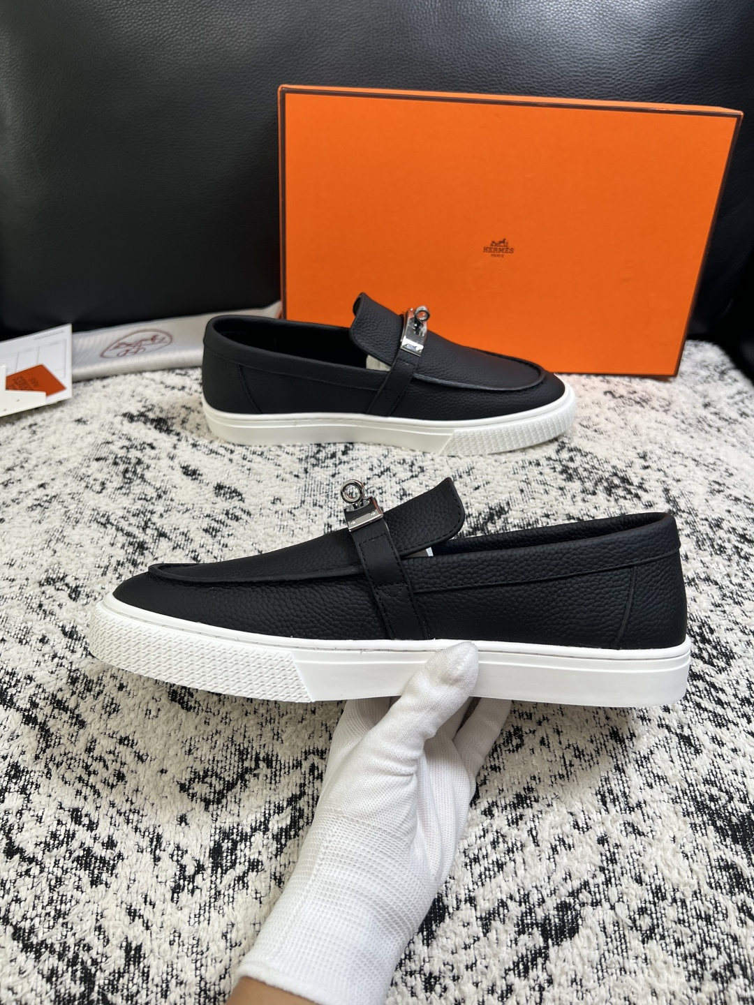 Hermes  高品质  顶级工艺品  爱马仕 专柜同步发售原厂配置，意大利进口原版牛皮面料，高品质拼接工艺，全进口水染