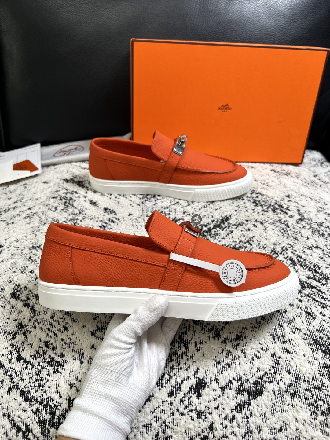 Hermes  高品质  顶级工艺品  爱马仕 专柜同步发售原厂配置，意大利进口原版牛皮面料，高品质拼接工艺，全进口水染