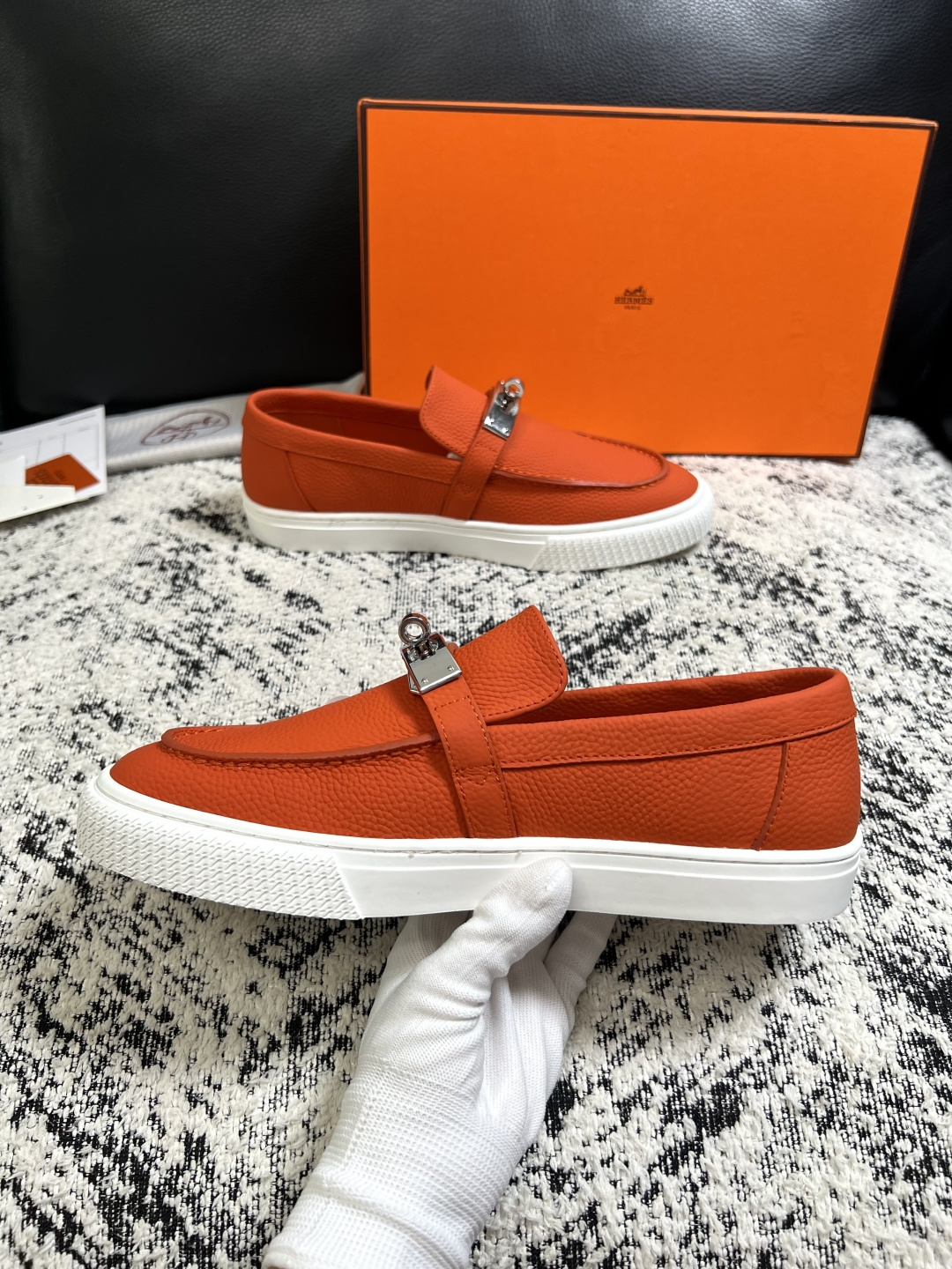 Hermes  高品质  顶级工艺品  爱马仕 专柜同步发售原厂配置，意大利进口原版牛皮面料，高品质拼接工艺，全进口水染