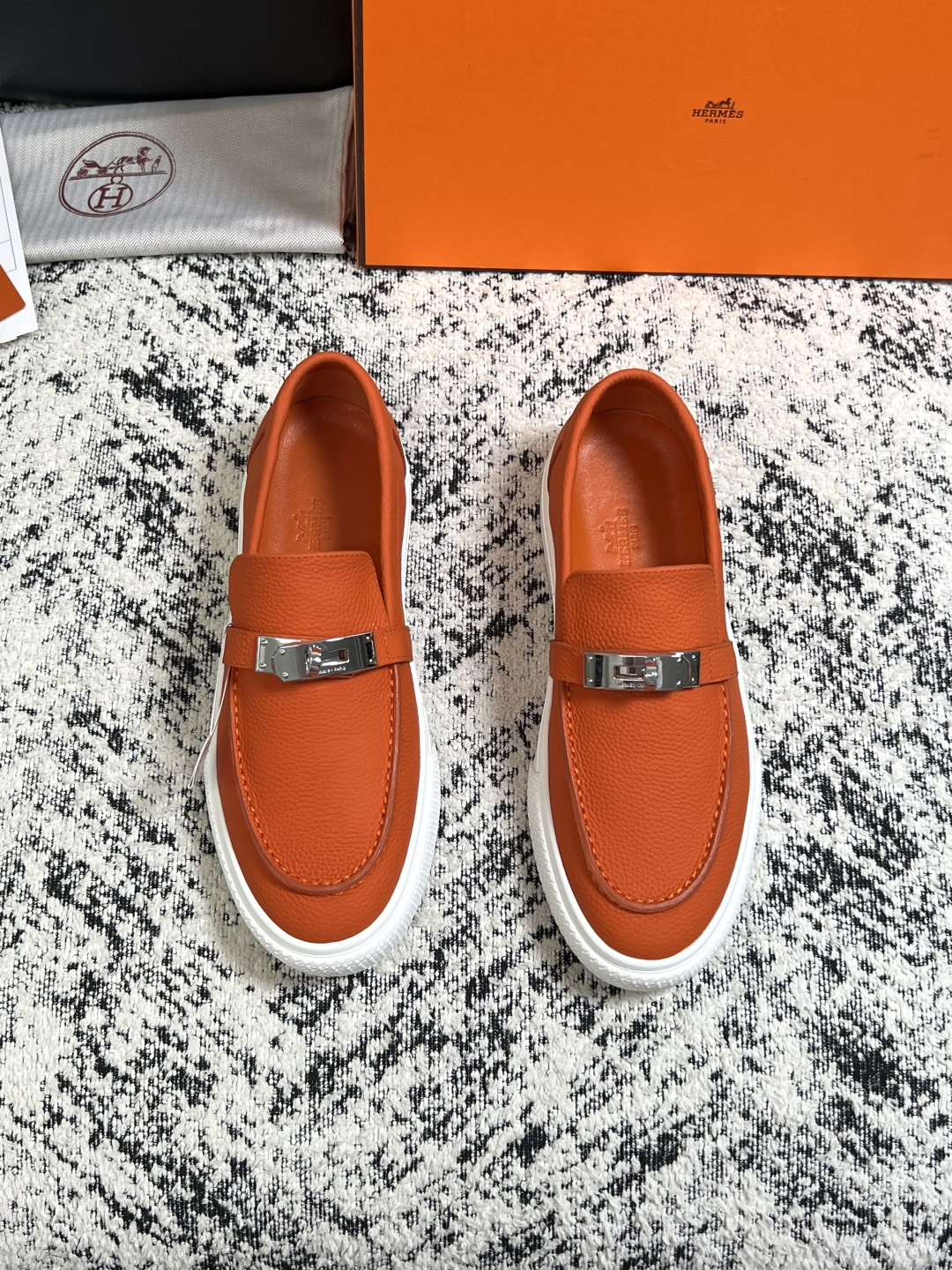 Hermes  高品质  顶级工艺品  爱马仕 专柜同步发售原厂配置，意大利进口原版牛皮面料，高品质拼接工艺，全进口水染