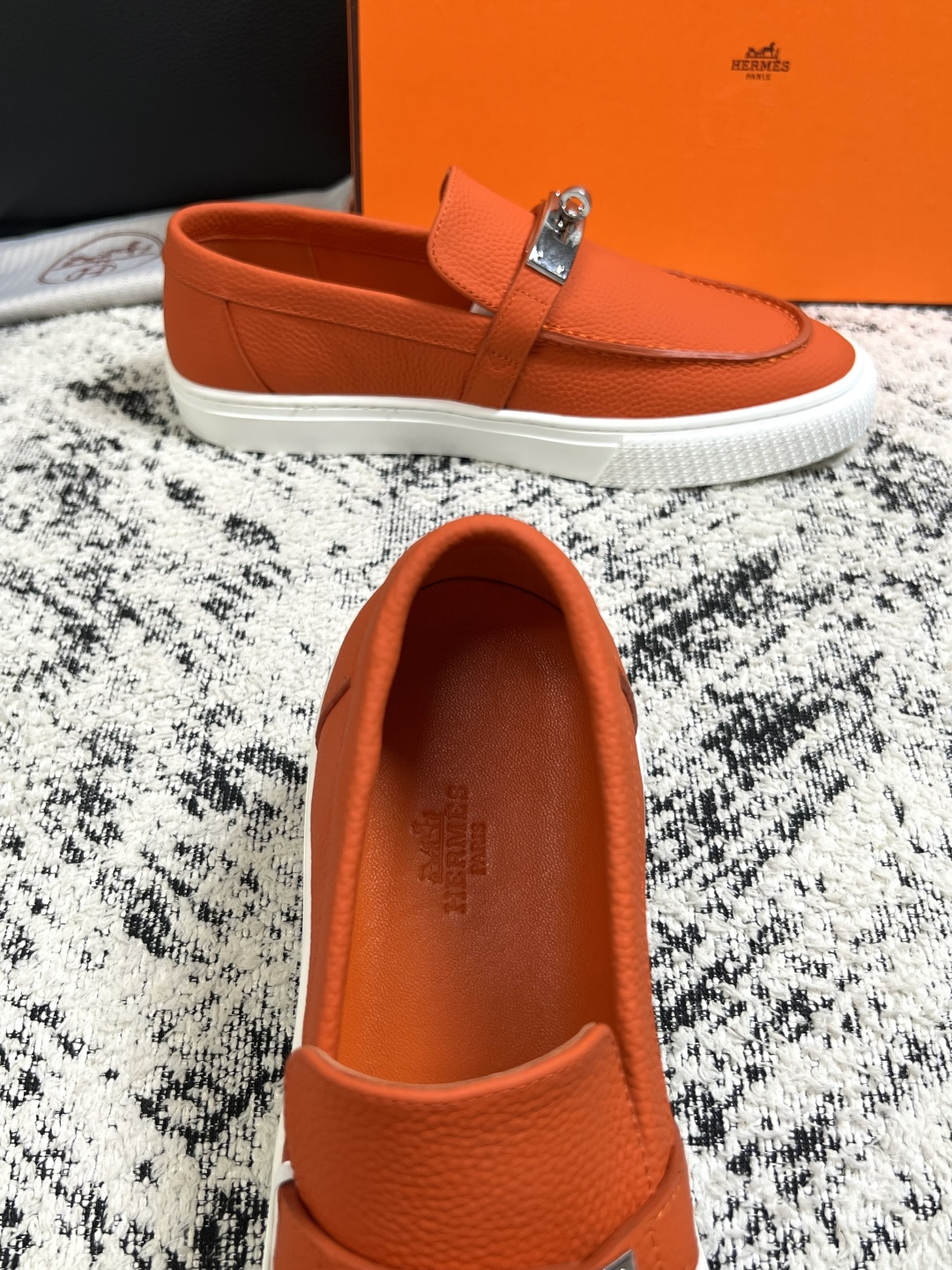 Hermes  高品质  顶级工艺品  爱马仕 专柜同步发售原厂配置，意大利进口原版牛皮面料，高品质拼接工艺，全进口水染