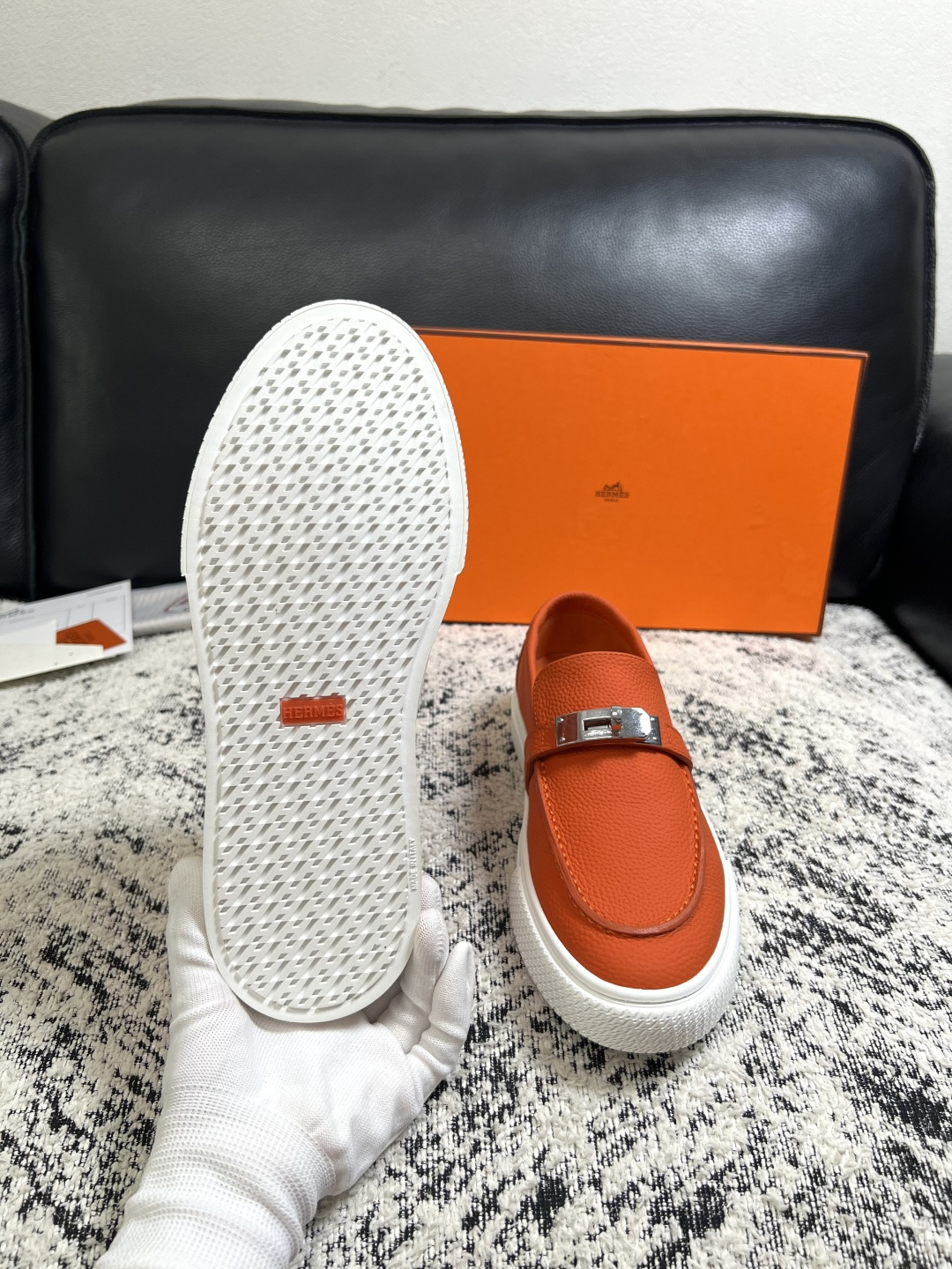 Hermes  高品质  顶级工艺品  爱马仕 专柜同步发售原厂配置，意大利进口原版牛皮面料，高品质拼接工艺，全进口水染