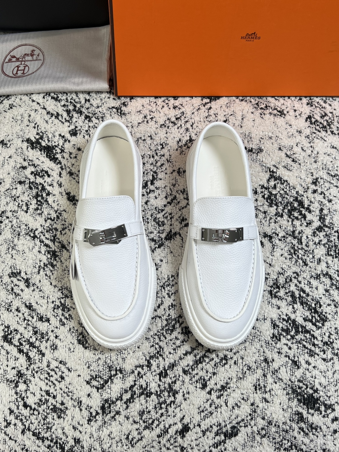 Hermes  高品质  顶级工艺品  爱马仕 专柜同步发售原厂配置，意大利进口原版牛皮面料，高品质拼接工艺，全进口水染