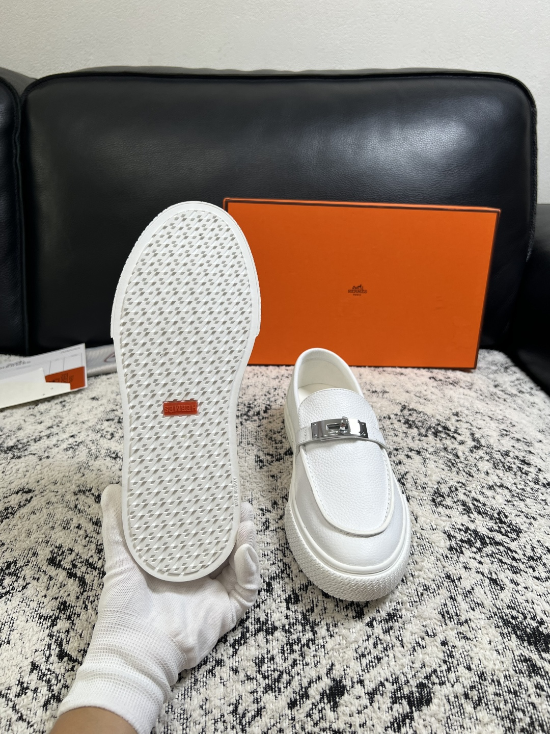 Hermes  高品质  顶级工艺品  爱马仕 专柜同步发售原厂配置，意大利进口原版牛皮面料，高品质拼接工艺，全进口水染