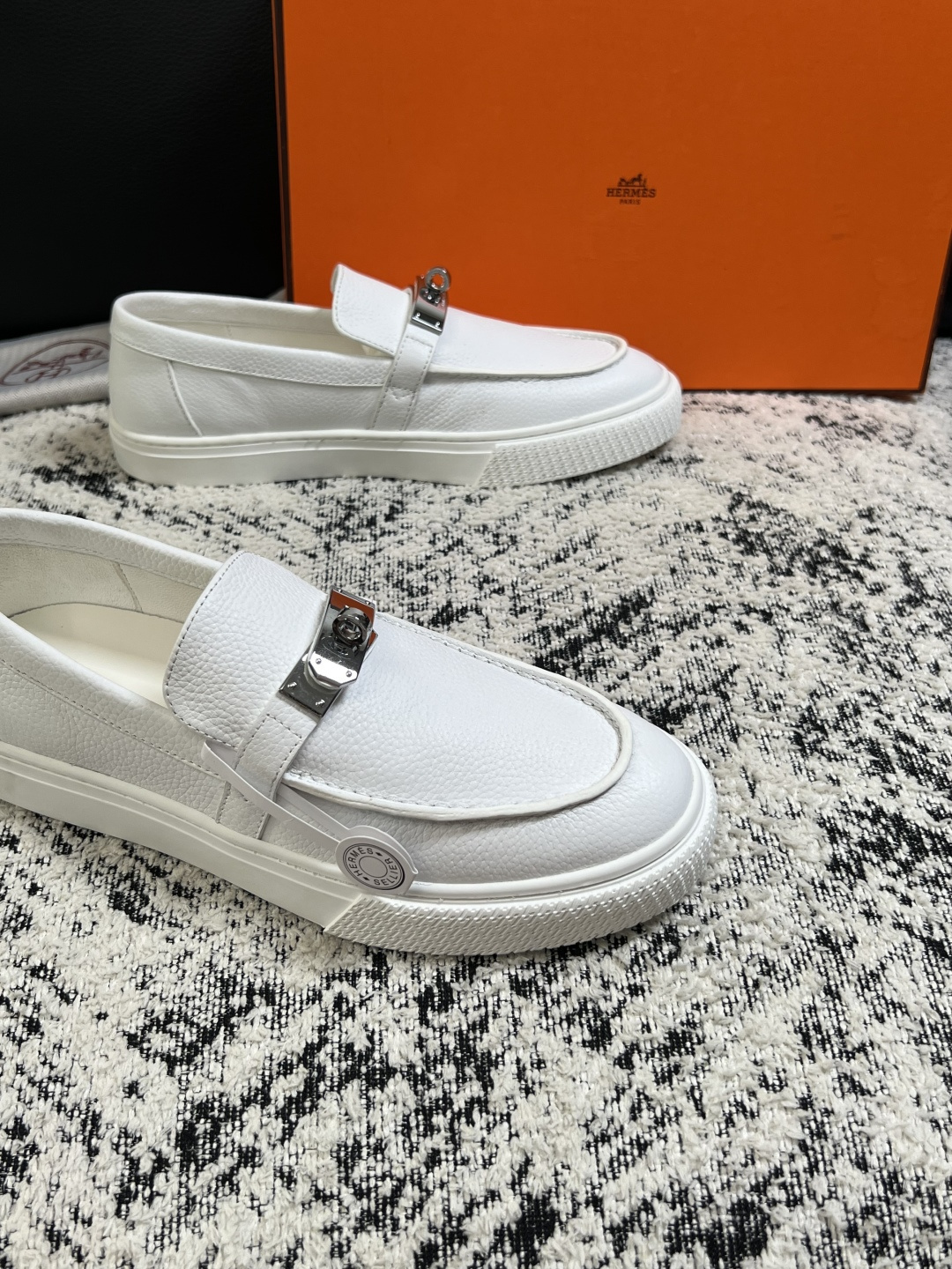 Hermes  高品质  顶级工艺品  爱马仕 专柜同步发售原厂配置，意大利进口原版牛皮面料，高品质拼接工艺，全进口水染
