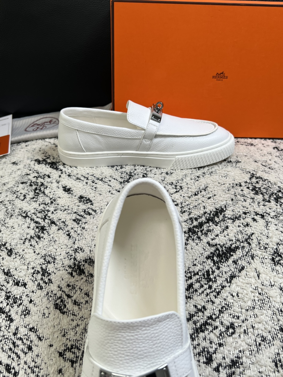 Hermes  高品质  顶级工艺品  爱马仕 专柜同步发售原厂配置，意大利进口原版牛皮面料，高品质拼接工艺，全进口水染