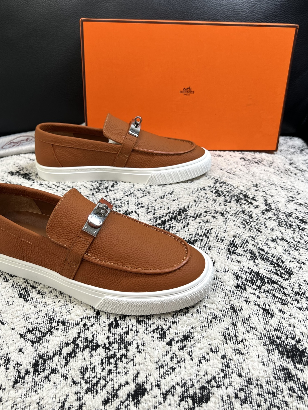 Hermes  高品质  顶级工艺品  爱马仕 专柜同步发售原厂配置，意大利进口原版牛皮面料，高品质拼接工艺，全进口水染