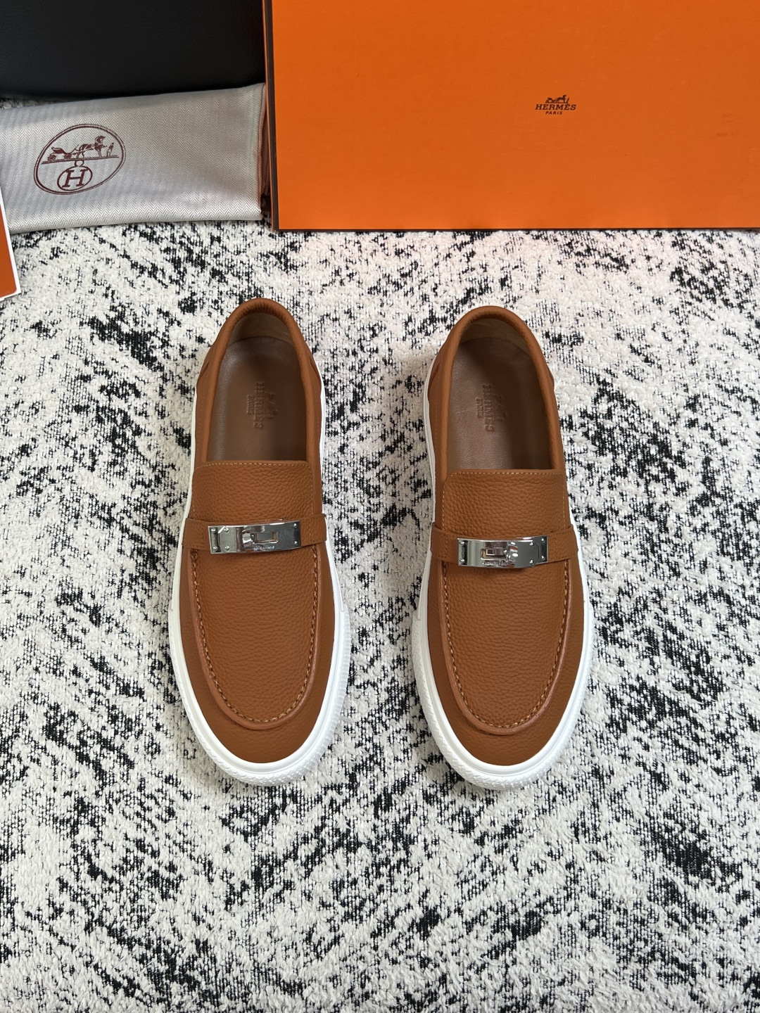 Hermes  高品质  顶级工艺品  爱马仕 专柜同步发售原厂配置，意大利进口原版牛皮面料，高品质拼接工艺，全进口水染
