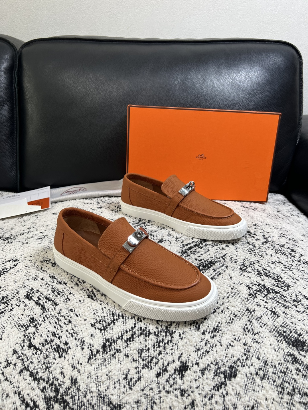 Hermes 高品质 顶级工艺品 爱马仕 专柜同步发售原厂配置,意大利进口原版牛皮面料,高品质拼接工艺,全进口水染 Hermes 高品质 顶级工艺品 爱马仕 专柜同步发售原厂配置,意大利进口原版牛皮面料,高品质拼接工艺,全进口水染