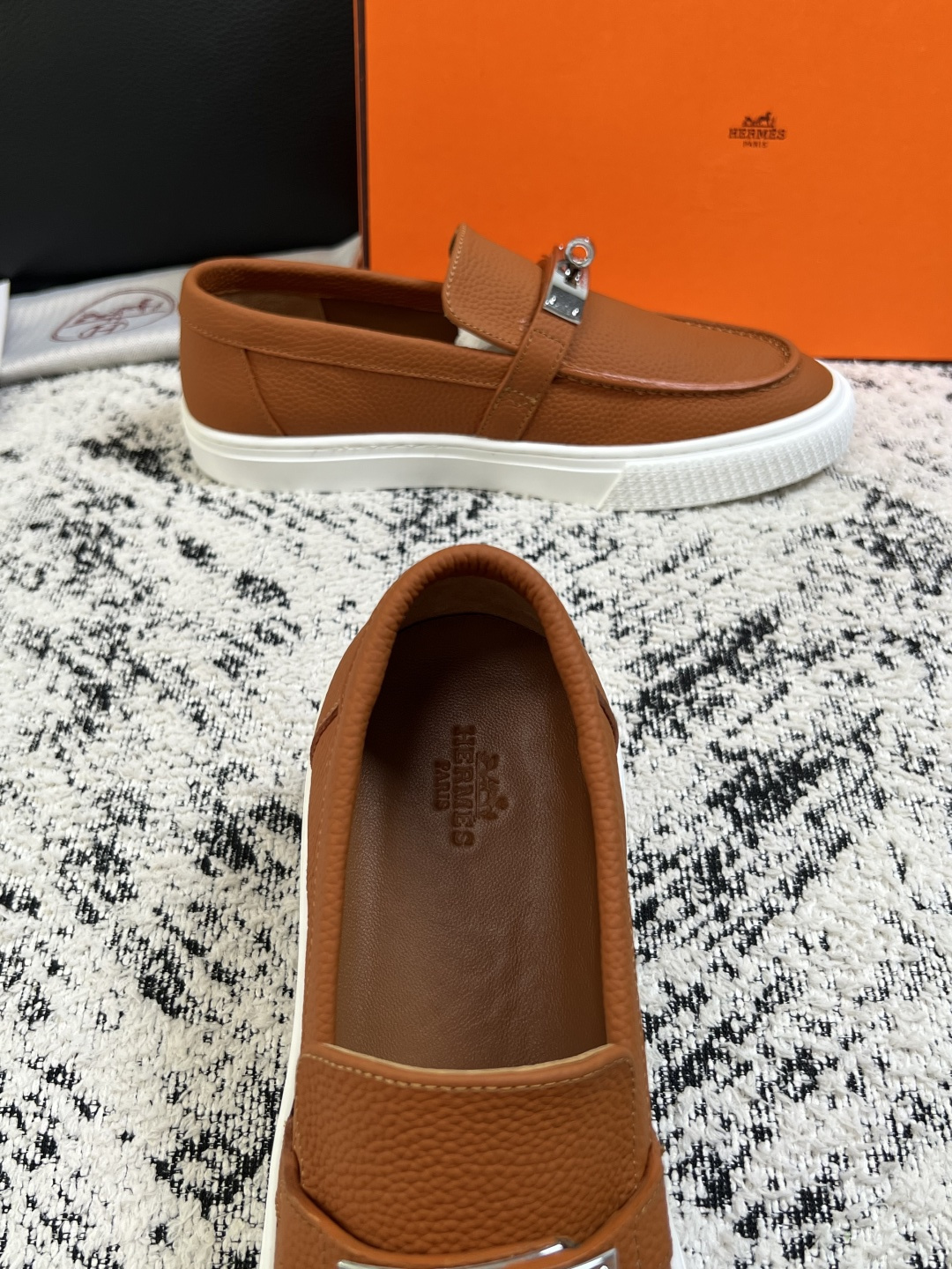 Hermes  高品质  顶级工艺品  爱马仕 专柜同步发售原厂配置，意大利进口原版牛皮面料，高品质拼接工艺，全进口水染