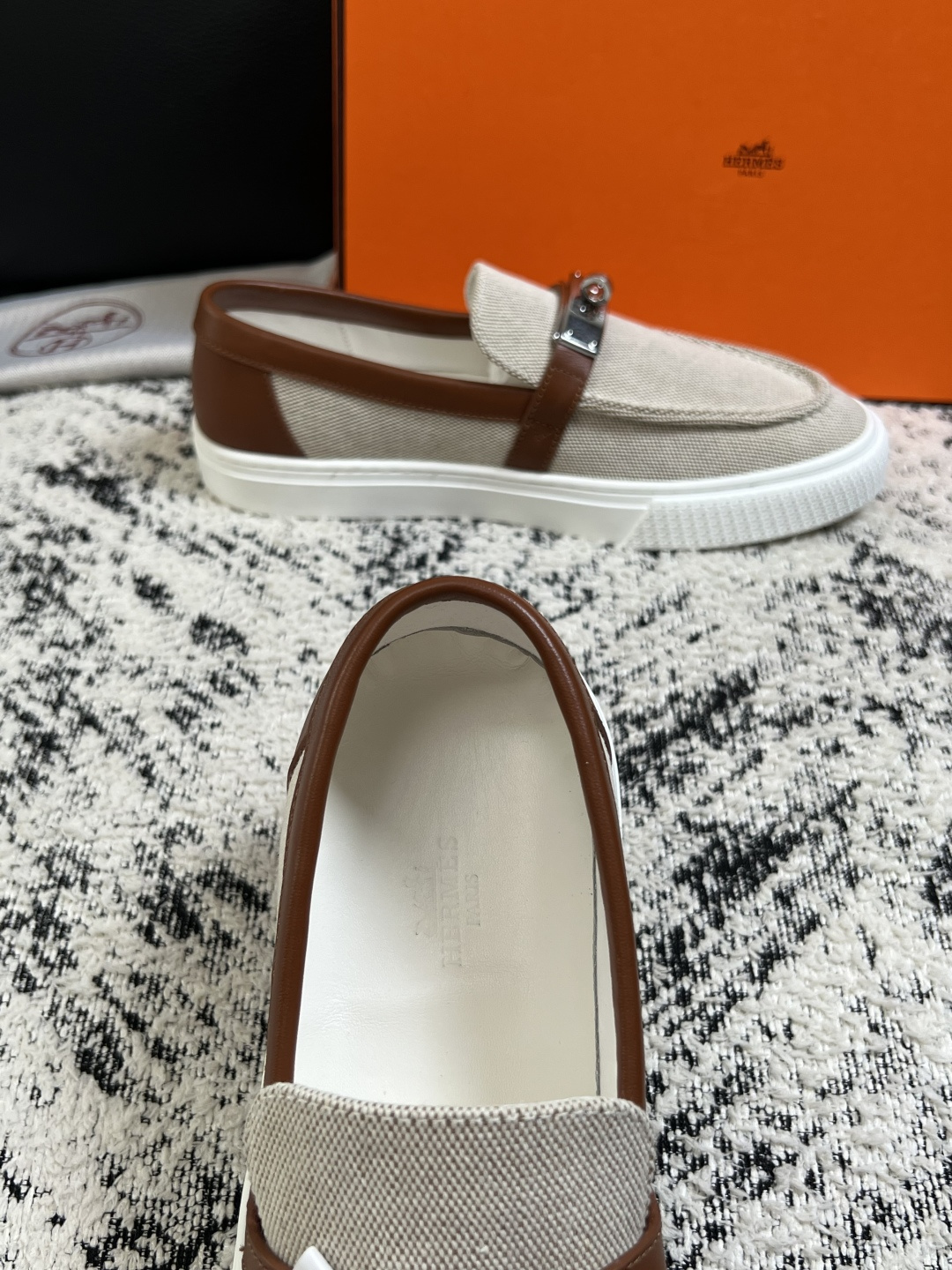 Hermes  高品质  顶级工艺品  爱马仕 专柜同步发售原厂配置，意大利进口原版牛皮面料，高品质拼接工艺，全进口水染