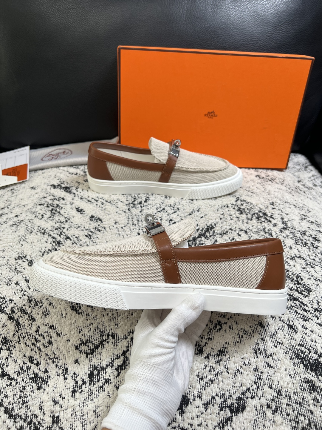 Hermes  高品质  顶级工艺品  爱马仕 专柜同步发售原厂配置，意大利进口原版牛皮面料，高品质拼接工艺，全进口水染