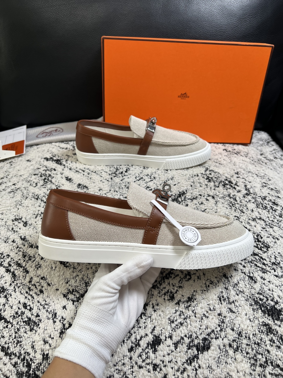 Hermes  高品质  顶级工艺品  爱马仕 专柜同步发售原厂配置，意大利进口原版牛皮面料，高品质拼接工艺，全进口水染