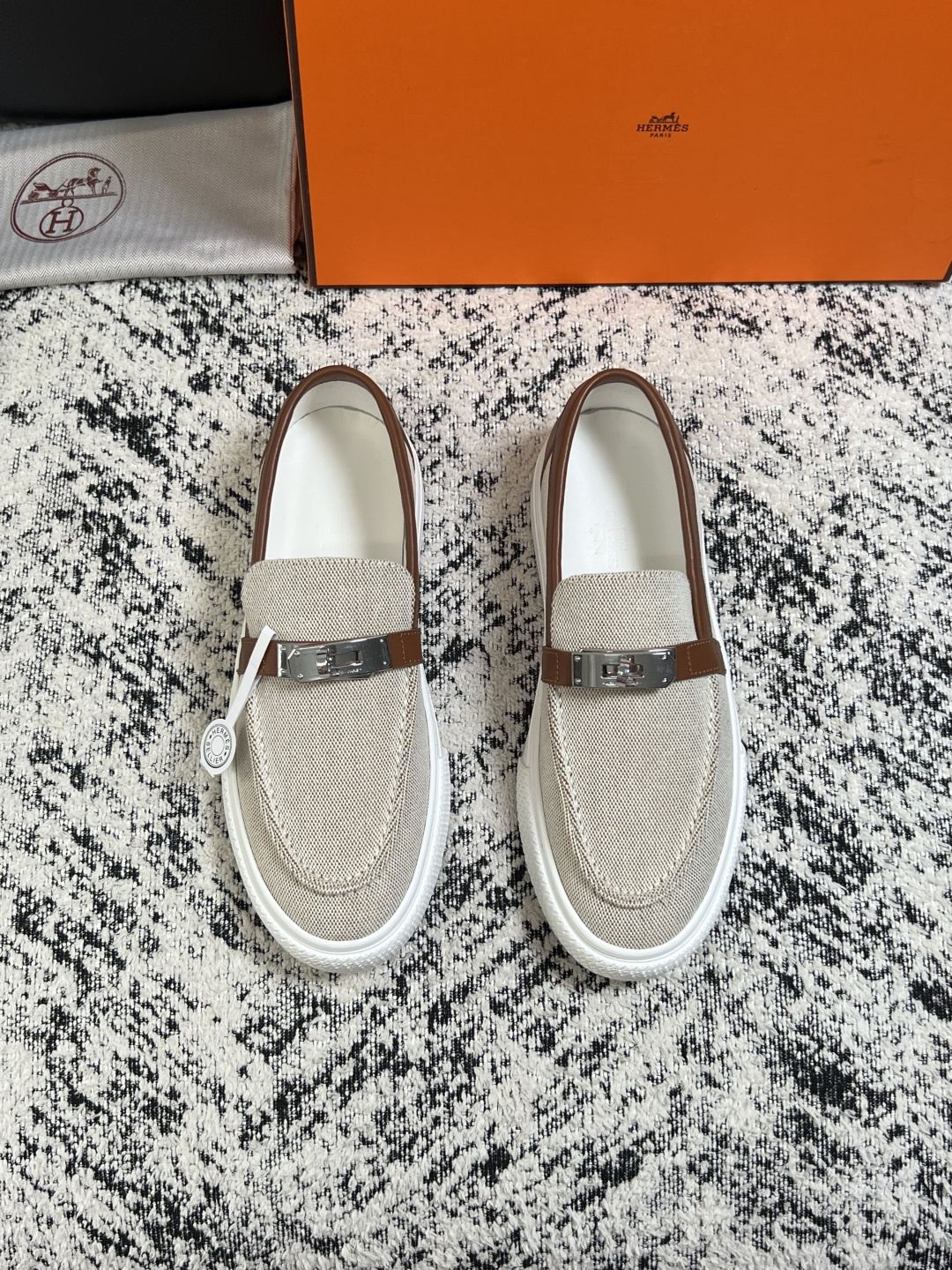 Hermes  高品质  顶级工艺品  爱马仕 专柜同步发售原厂配置，意大利进口原版牛皮面料，高品质拼接工艺，全进口水染