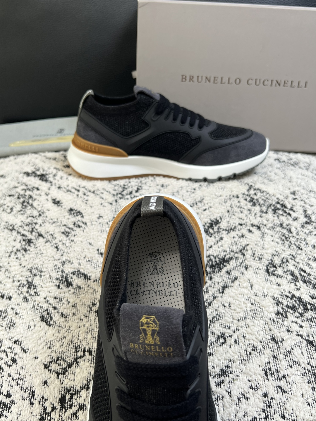 Brunello Cucinelli  高品质 顶级工艺品  BC  专柜同步原厂配置，意大利进口牛皮面料牛内里垫，高品