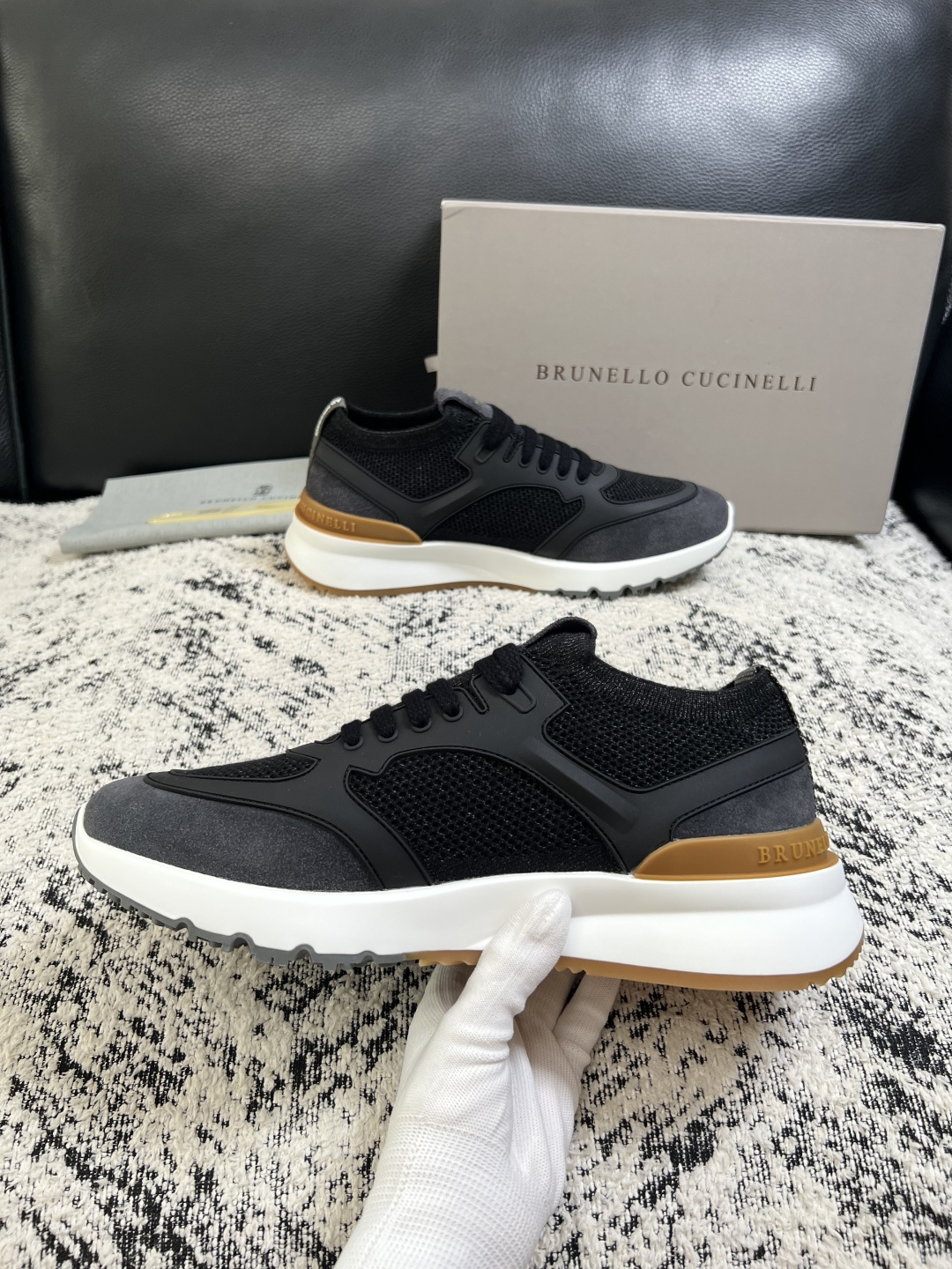 Brunello Cucinelli  高品质 顶级工艺品  BC  专柜同步原厂配置，意大利进口牛皮面料牛内里垫，高品