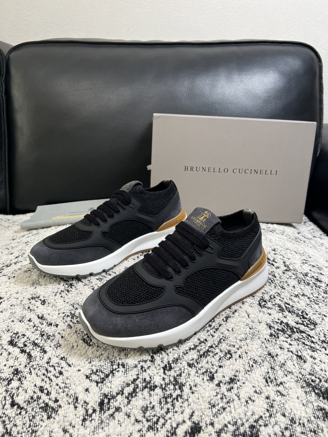 Brunello Cucinelli  高品质 顶级工艺品  BC  专柜同步原厂配置，意大利进口牛皮面料牛内里垫，高品