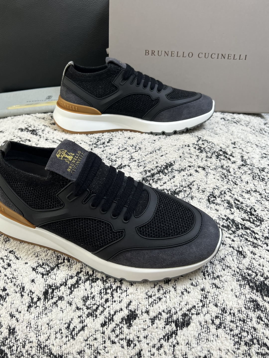 Brunello Cucinelli  高品质 顶级工艺品  BC  专柜同步原厂配置，意大利进口牛皮面料牛内里垫，高品