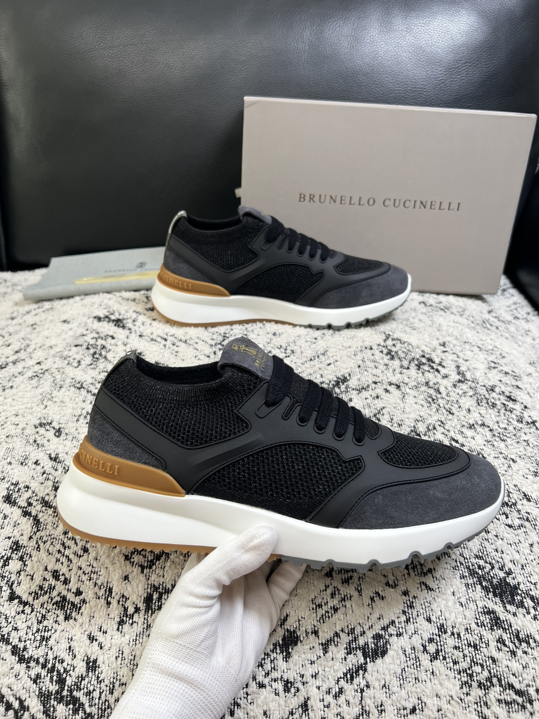 Brunello Cucinelli  高品质 顶级工艺品  BC  专柜同步原厂配置，意大利进口牛皮面料牛内里垫，高品