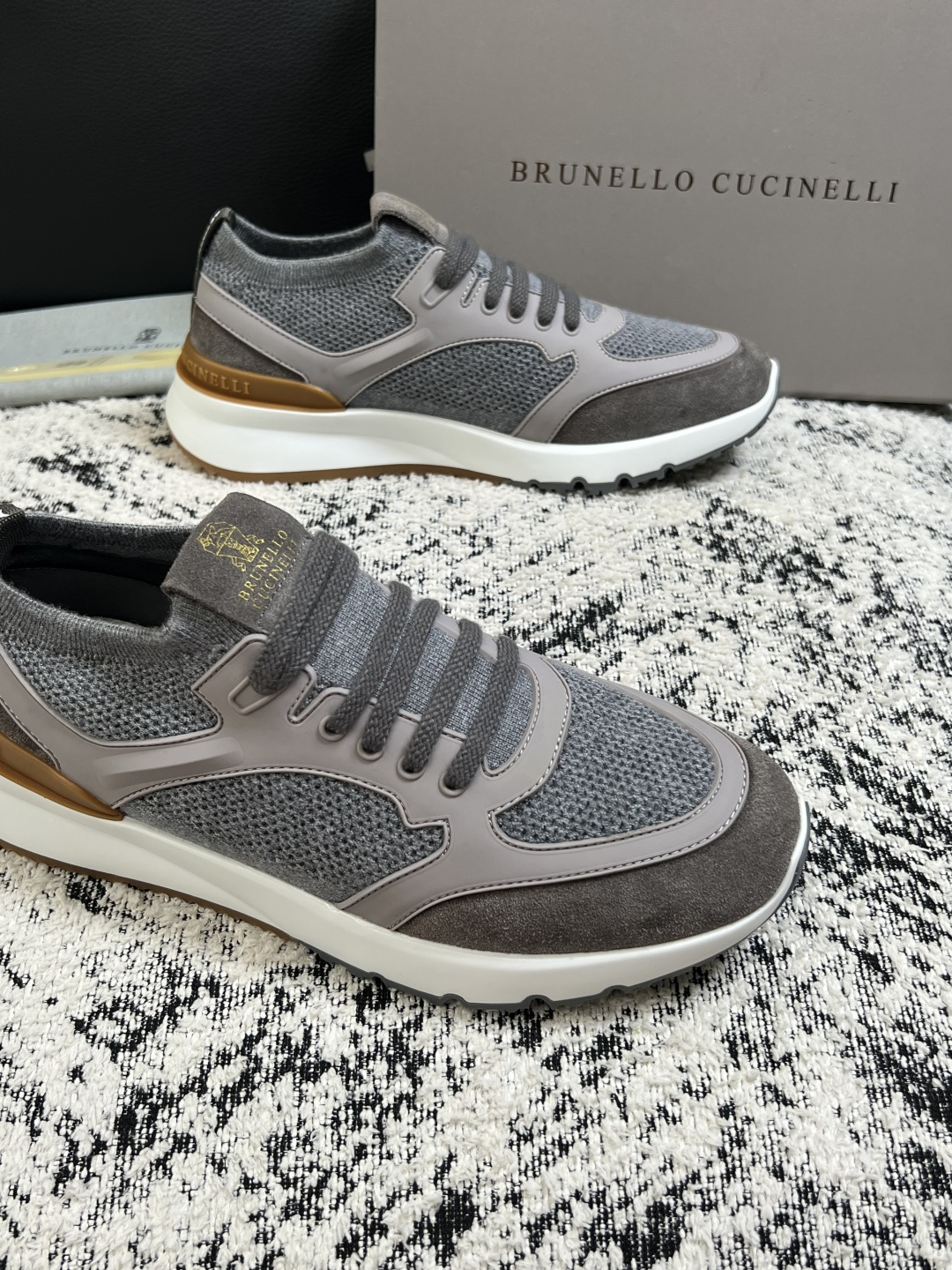 Brunello Cucinelli  高品质 顶级工艺品  BC  专柜同步原厂配置，意大利进口牛皮面料牛内里垫，高品