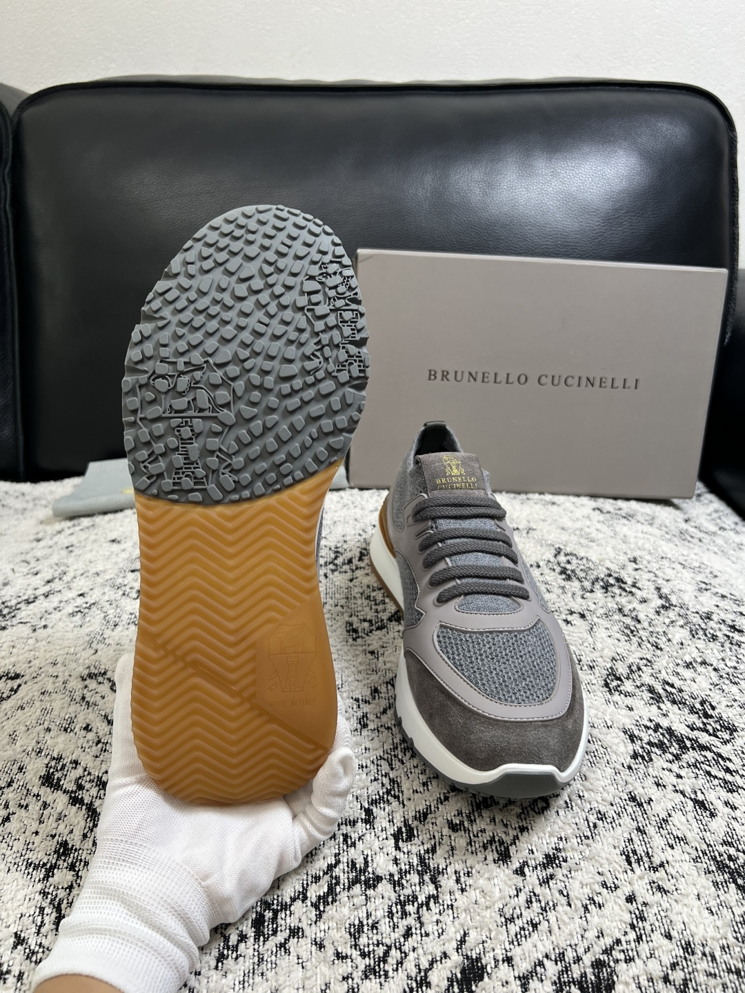 Brunello Cucinelli  高品质 顶级工艺品  BC  专柜同步原厂配置，意大利进口牛皮面料牛内里垫，高品