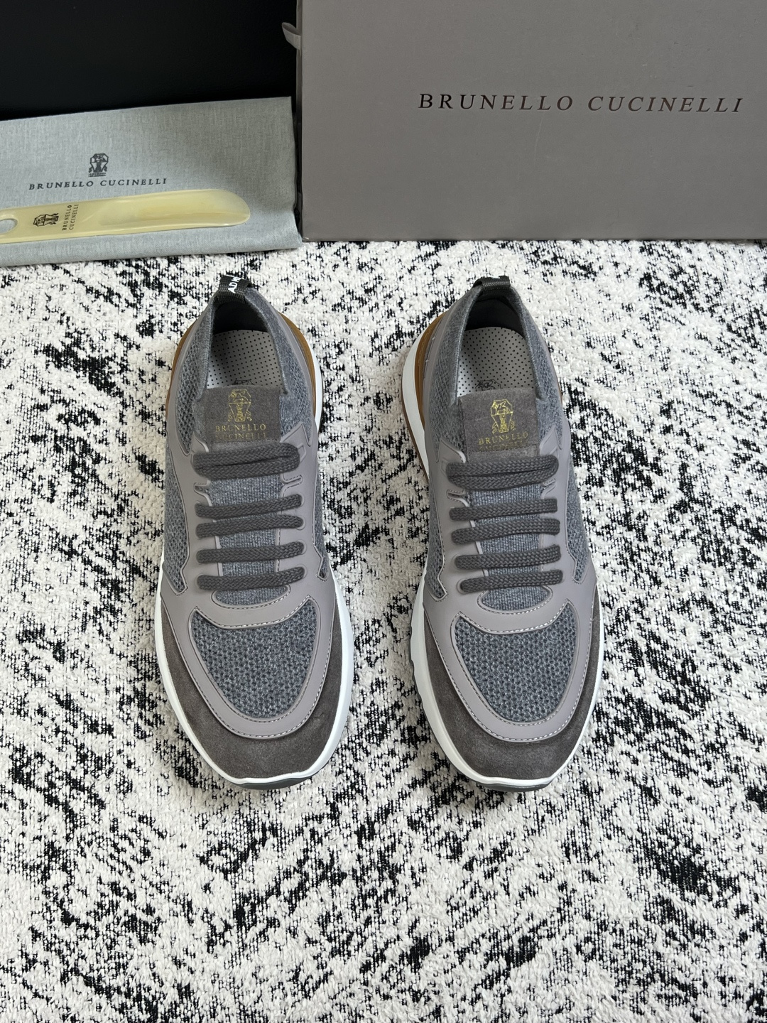 Brunello Cucinelli  高品质 顶级工艺品  BC  专柜同步原厂配置，意大利进口牛皮面料牛内里垫，高品
