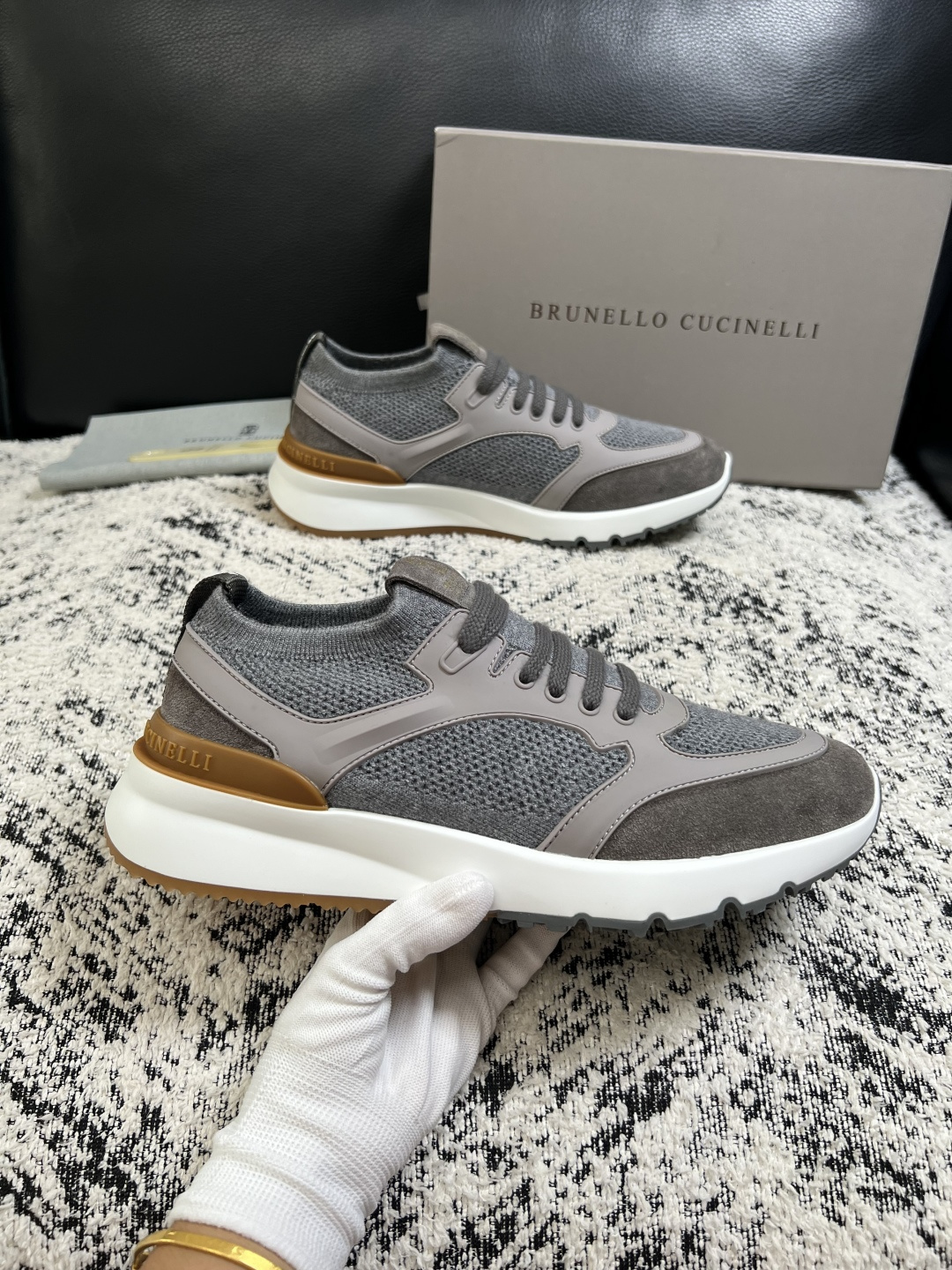Brunello Cucinelli  高品质 顶级工艺品  BC  专柜同步原厂配置，意大利进口牛皮面料牛内里垫，高品