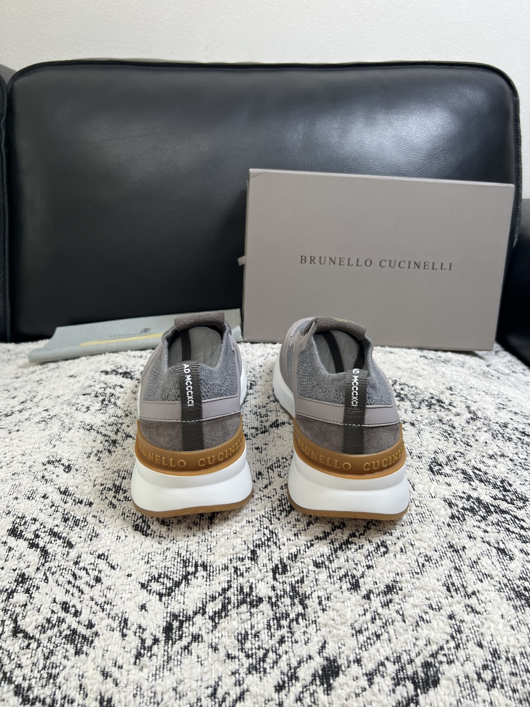 Brunello Cucinelli  高品质 顶级工艺品  BC  专柜同步原厂配置，意大利进口牛皮面料牛内里垫，高品