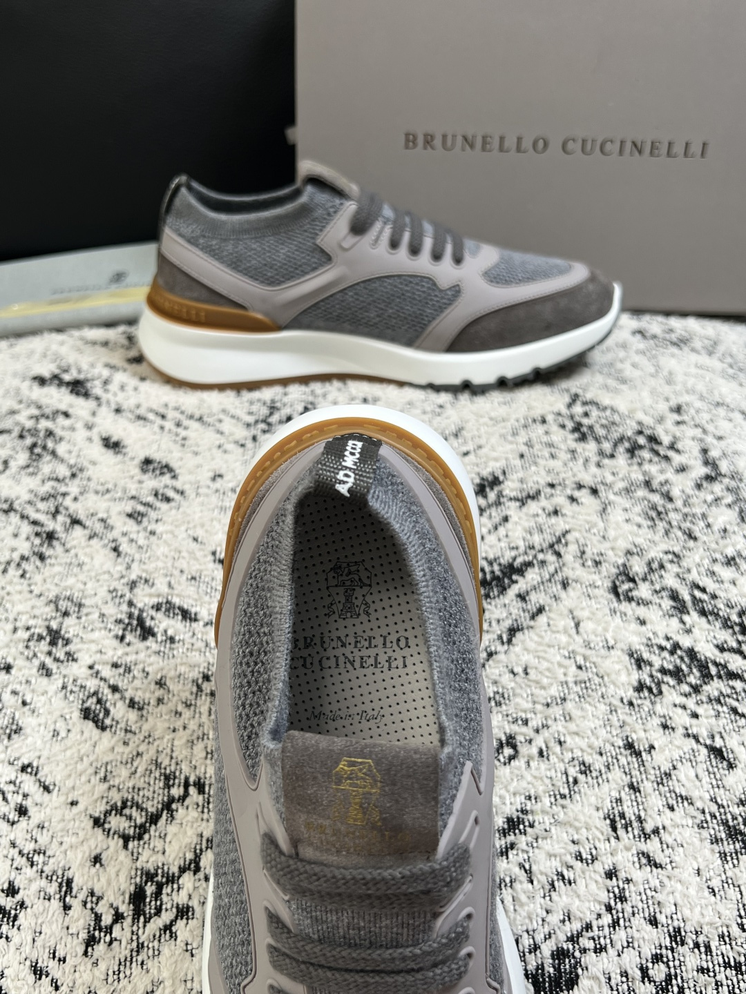 Brunello Cucinelli  高品质 顶级工艺品  BC  专柜同步原厂配置，意大利进口牛皮面料牛内里垫，高品