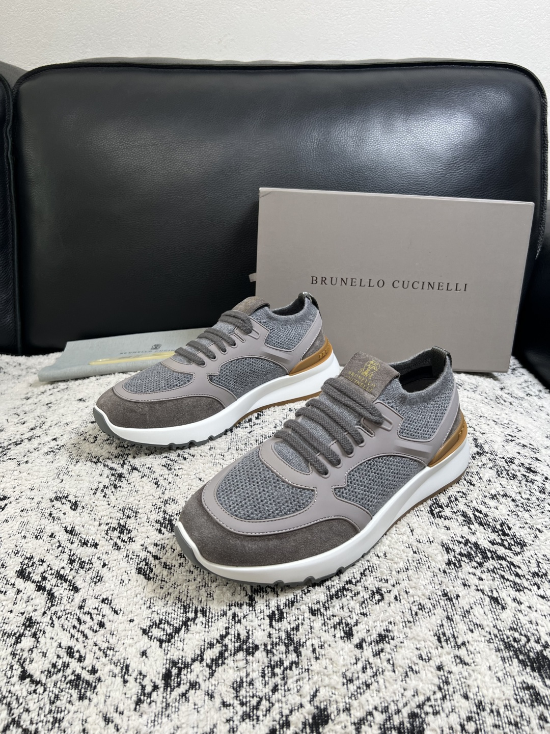 Brunello Cucinelli  高品质 顶级工艺品  BC  专柜同步原厂配置，意大利进口牛皮面料牛内里垫，高品