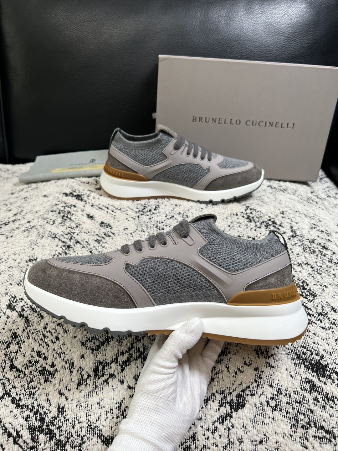 Brunello Cucinelli  高品质 顶级工艺品  BC  专柜同步原厂配置，意大利进口牛皮面料牛内里垫，高品