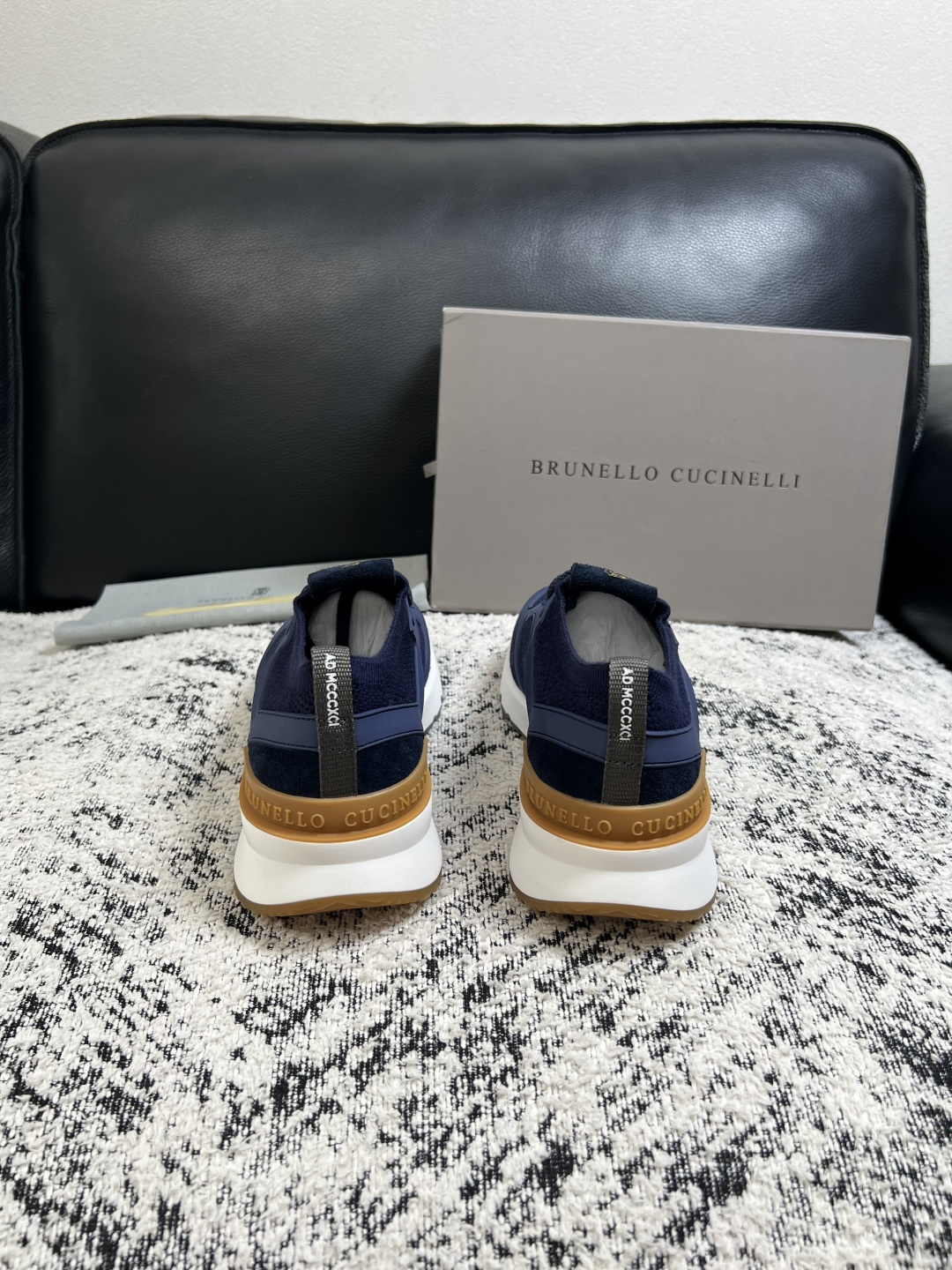 Brunello Cucinelli  高品质 顶级工艺品  BC  专柜同步原厂配置，意大利进口牛皮面料牛内里垫，高品