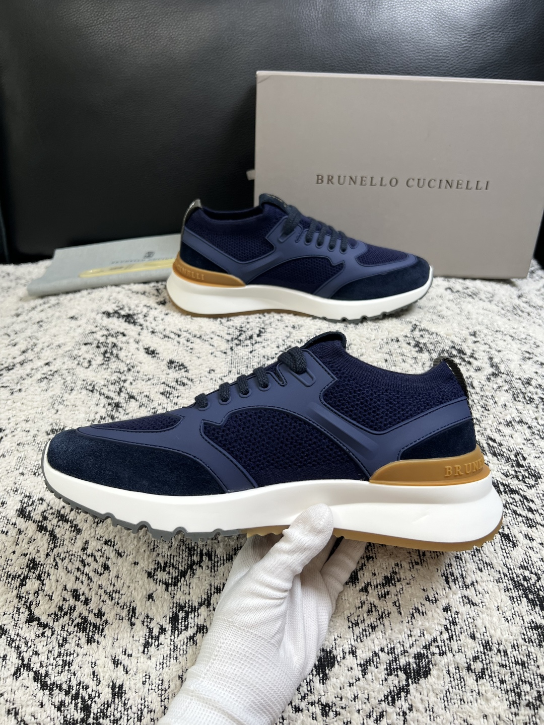 Brunello Cucinelli  高品质 顶级工艺品  BC  专柜同步原厂配置，意大利进口牛皮面料牛内里垫，高品