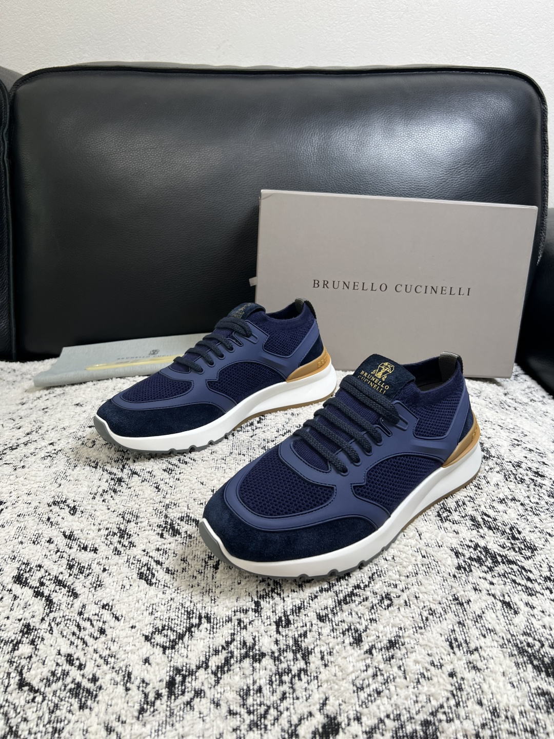 Brunello Cucinelli  高品质 顶级工艺品  BC  专柜同步原厂配置，意大利进口牛皮面料牛内里垫，高品