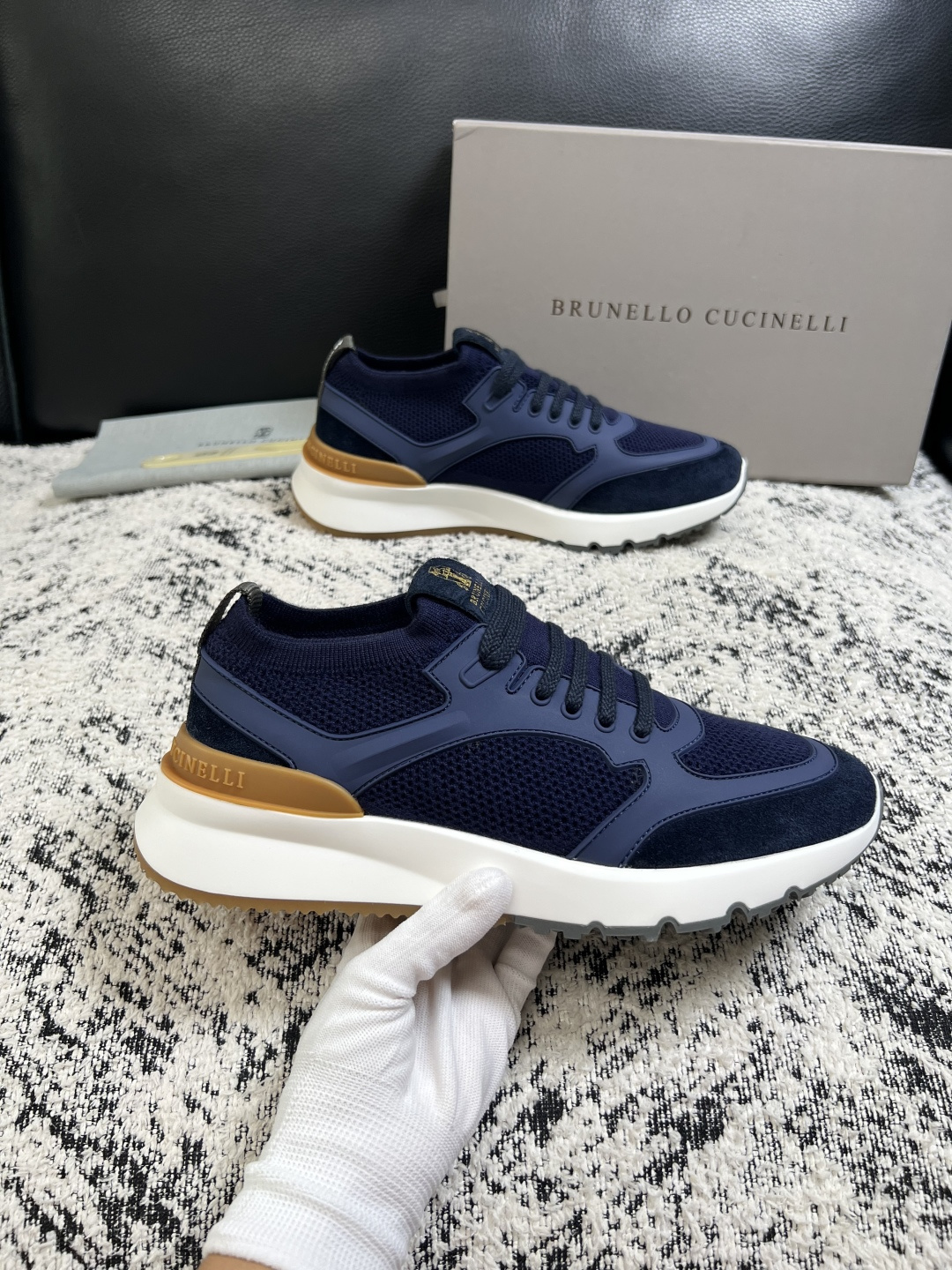 Brunello Cucinelli  高品质 顶级工艺品  BC  专柜同步原厂配置，意大利进口牛皮面料牛内里垫，高品