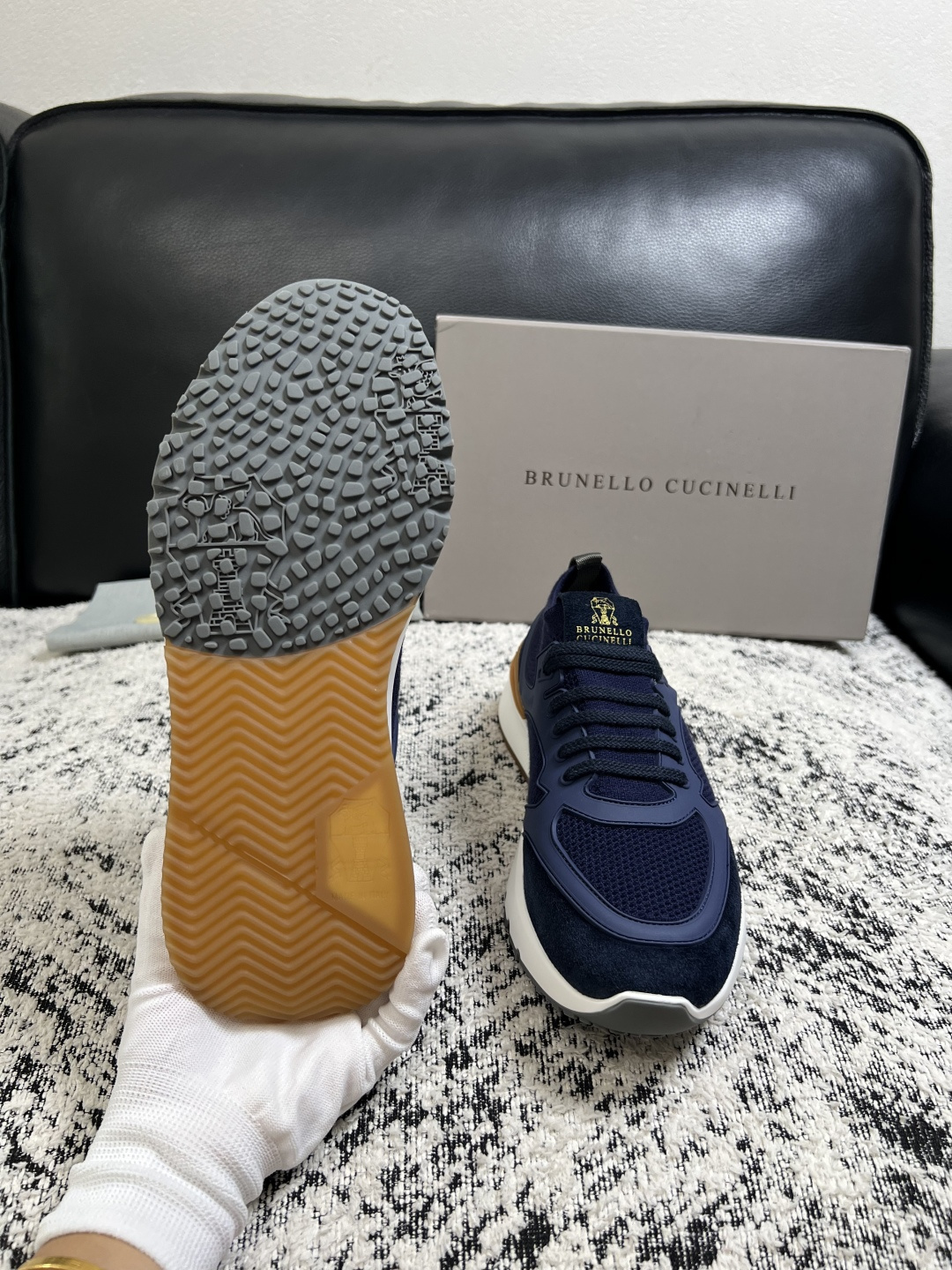 Brunello Cucinelli  高品质 顶级工艺品  BC  专柜同步原厂配置，意大利进口牛皮面料牛内里垫，高品