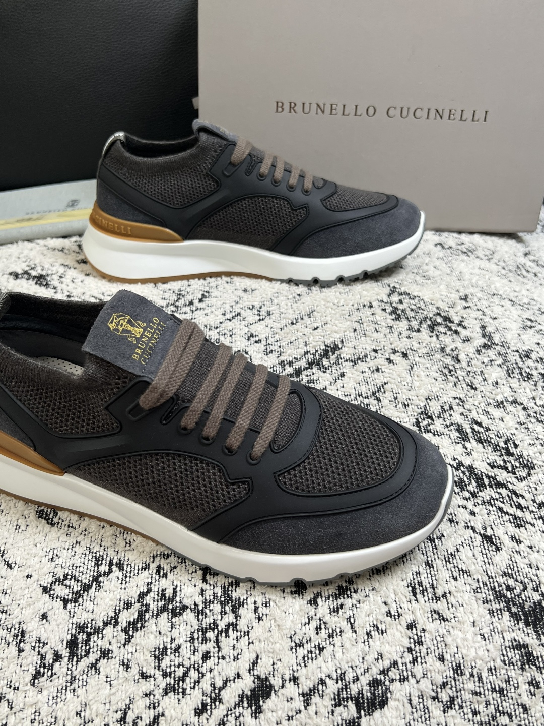 Brunello Cucinelli  高品质 顶级工艺品  BC  专柜同步原厂配置，意大利进口牛皮面料牛内里垫，高品