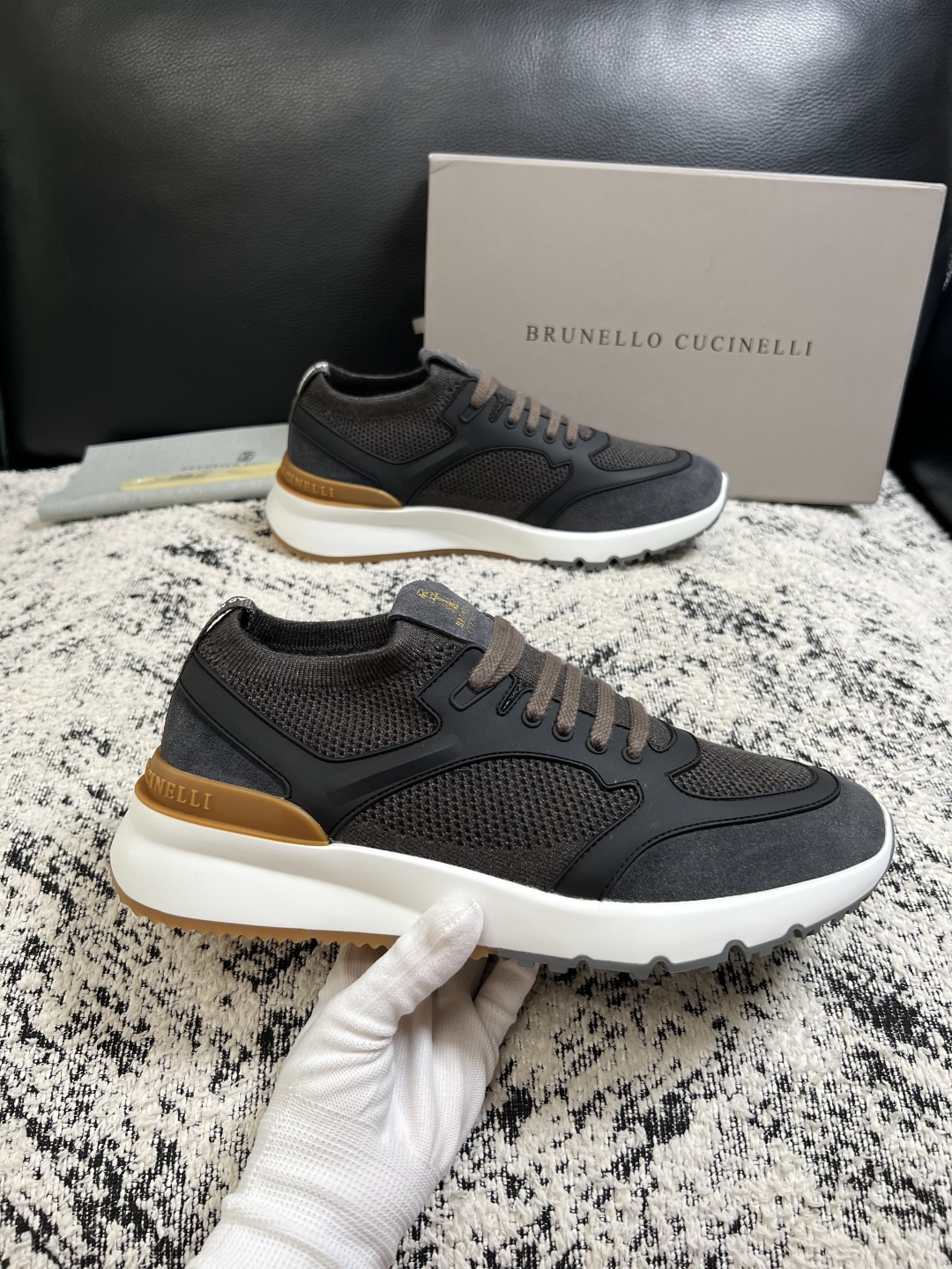 Brunello Cucinelli  高品质 顶级工艺品  BC  专柜同步原厂配置，意大利进口牛皮面料牛内里垫，高品
