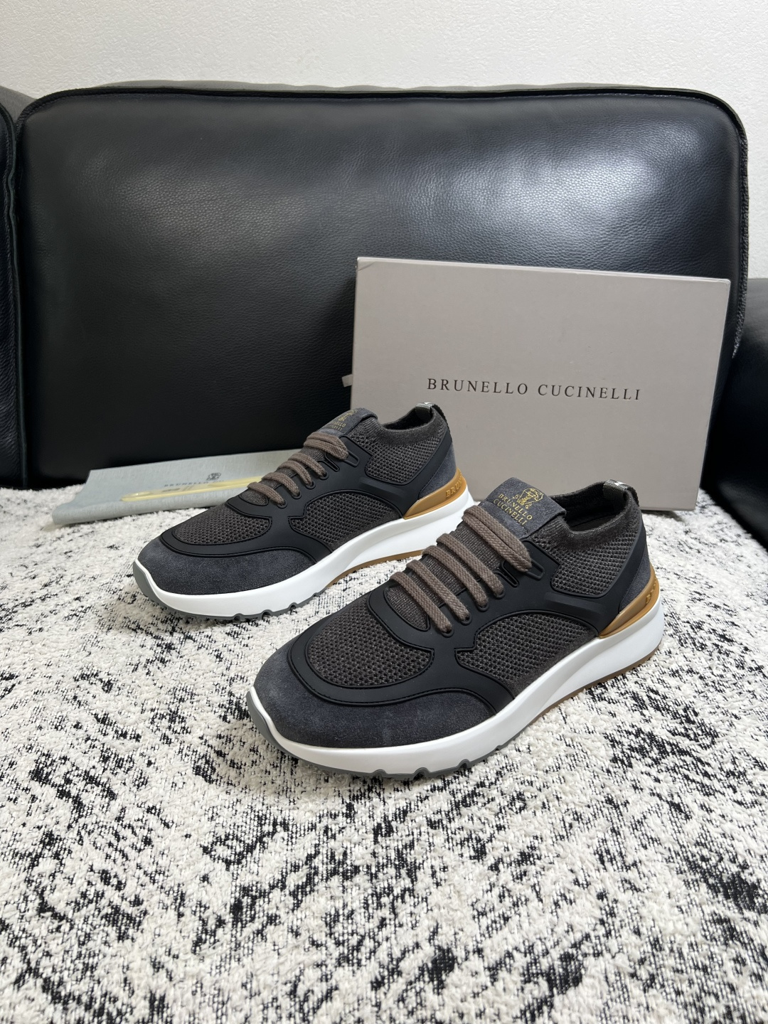 Brunello Cucinelli  高品质 顶级工艺品  BC  专柜同步原厂配置，意大利进口牛皮面料牛内里垫，高品