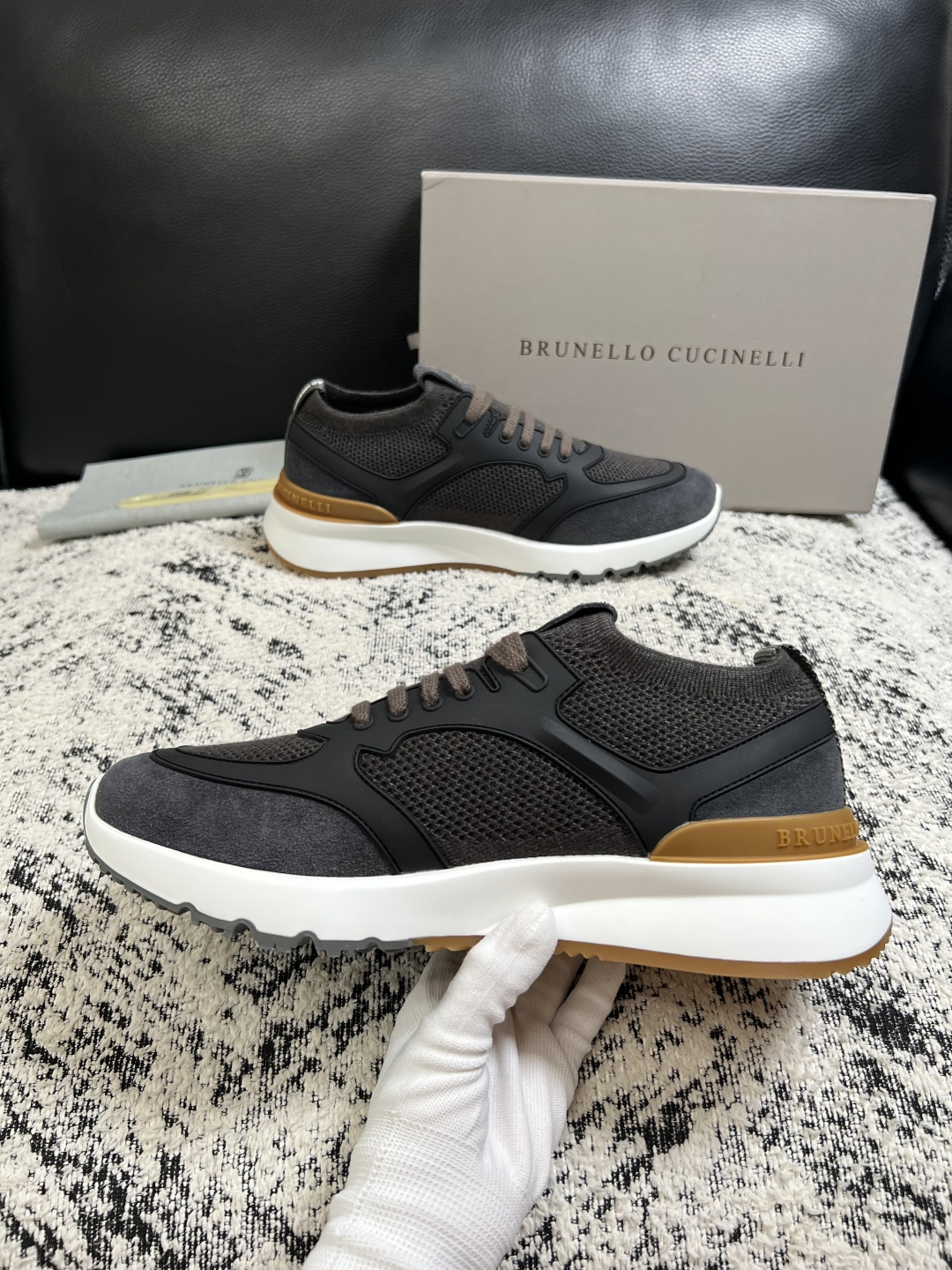 Brunello Cucinelli  高品质 顶级工艺品  BC  专柜同步原厂配置，意大利进口牛皮面料牛内里垫，高品
