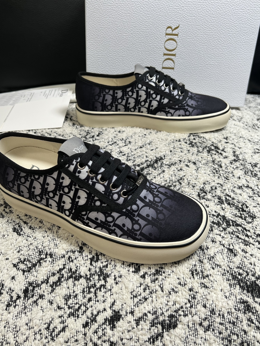 Dior 顶级工艺品 迪奥  专柜同步 原厂配置，意大利进口原版牛皮面料，透气舒适进口水染牛里垫，鞋底：原厂特供原版底超