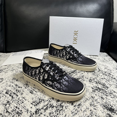 Dior 顶级工艺品 迪奥 专柜同步 原厂配置,意大利进口原版牛皮面料,透气舒适进口水染牛里垫,鞋底:原厂特供原版底超 Dior 顶级工艺品 迪奥 专柜同步 原厂配置,意大利进口原版牛皮面料,透气舒适进口水染牛里垫,鞋底:原厂特供原版底超