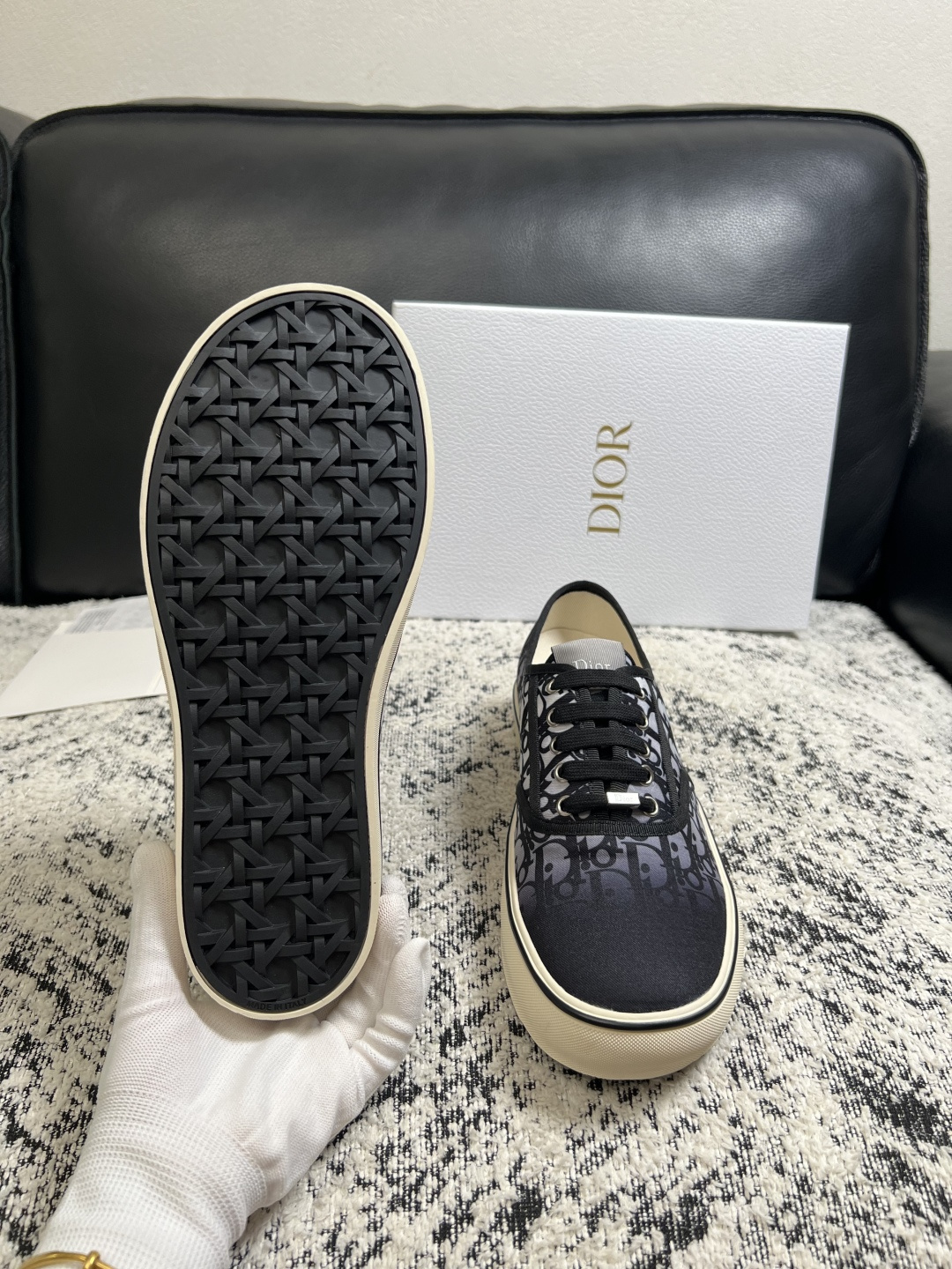 Dior 顶级工艺品 迪奥  专柜同步 原厂配置，意大利进口原版牛皮面料，透气舒适进口水染牛里垫，鞋底：原厂特供原版底超