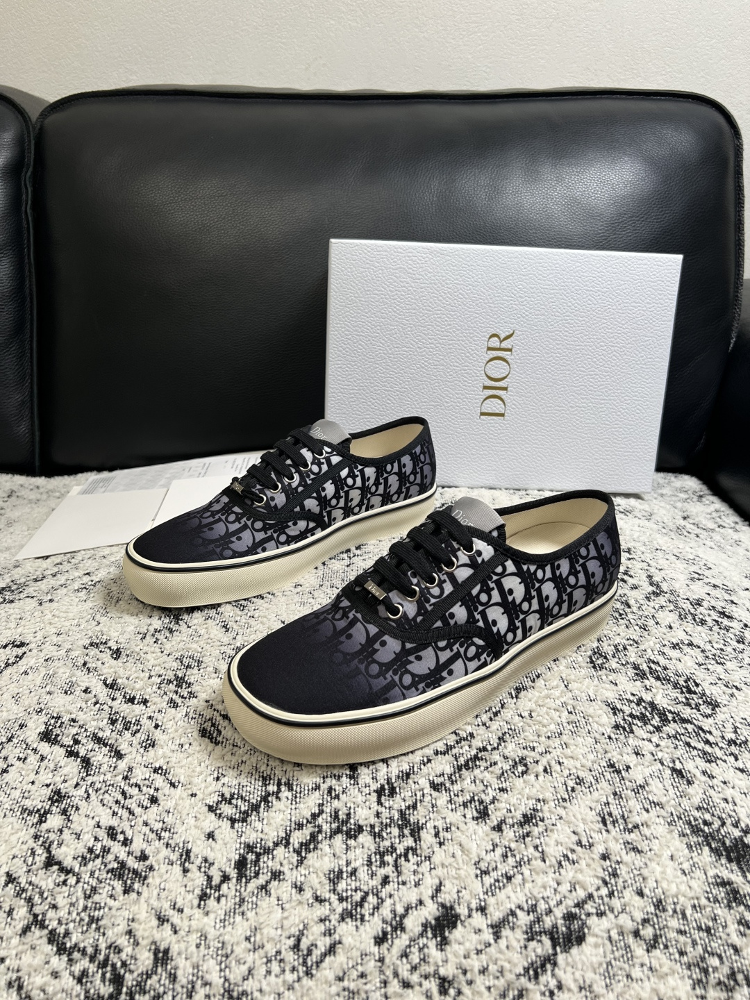 Dior 顶级工艺品 迪奥  专柜同步 原厂配置，意大利进口原版牛皮面料，透气舒适进口水染牛里垫，鞋底：原厂特供原版底超