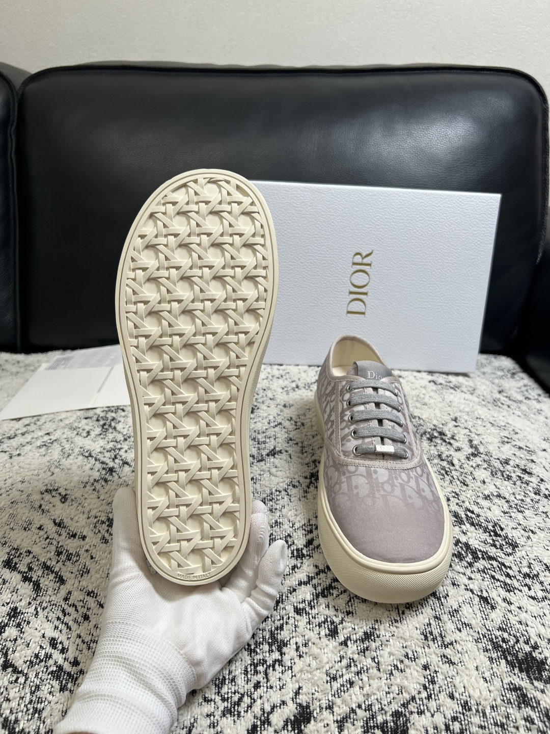 Dior 顶级工艺品 迪奥  专柜同步 原厂配置，意大利进口原版牛皮面料，透气舒适进口水染牛里垫，鞋底：原厂特供原版底超